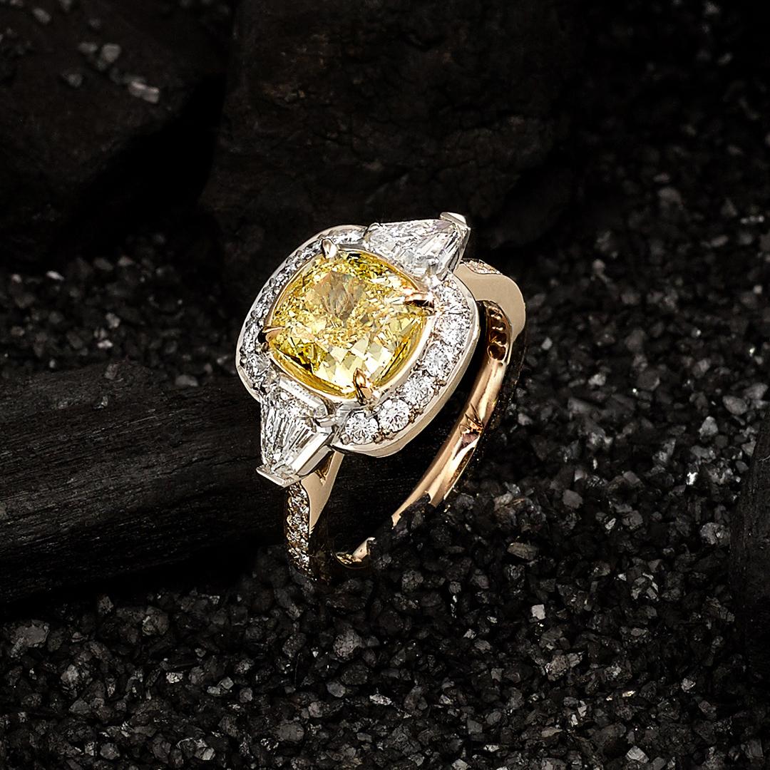 2.51 Carat Cushion Cut Yellow Diamond 18 Carat Yellow and White Gold Ring In New Condition For Sale In Woollahra, New South Wales