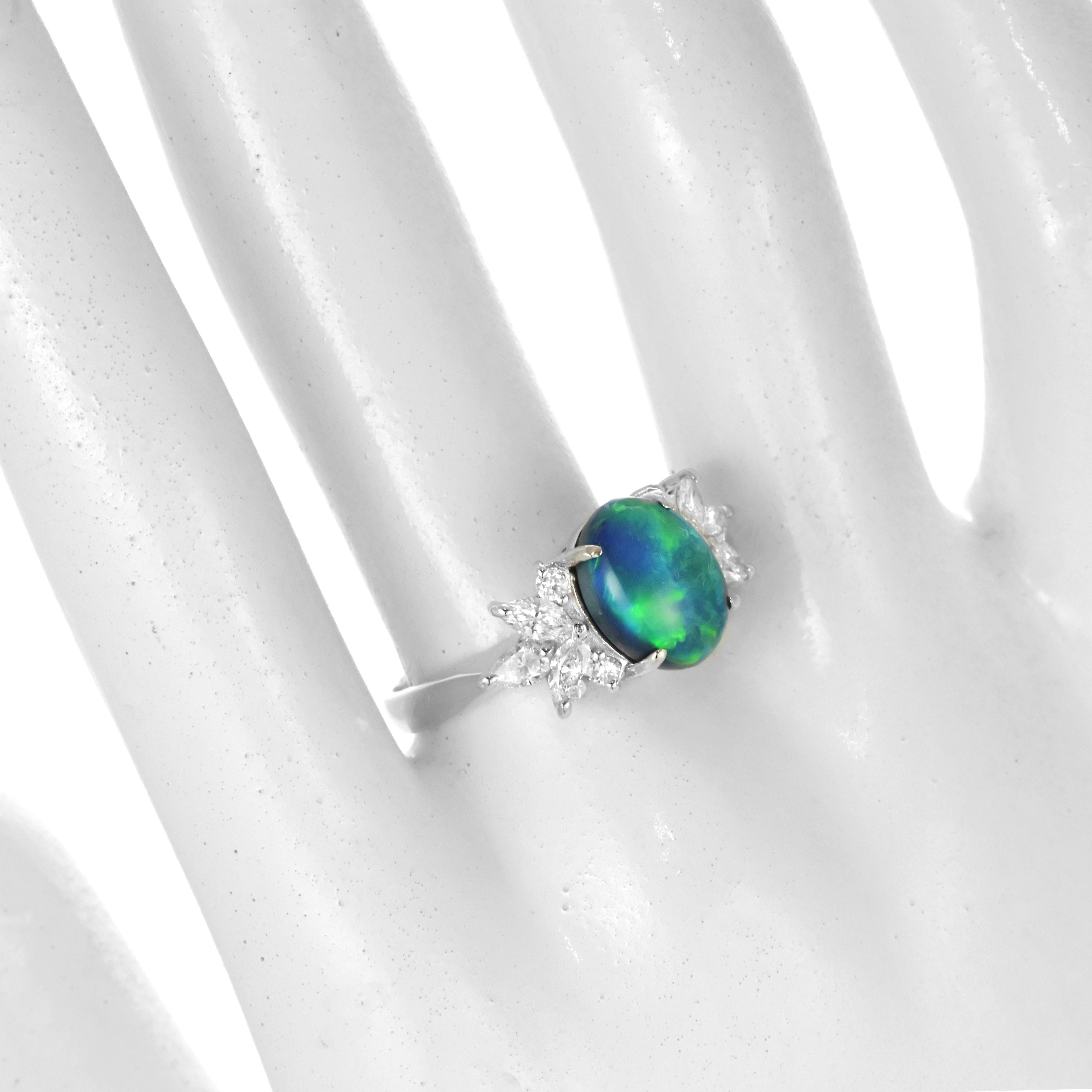 Anillo de ópalo negro australiano natural de 2.51 quilates y diamantes en platino en Nuevo estado para la venta en Tokyo, JP