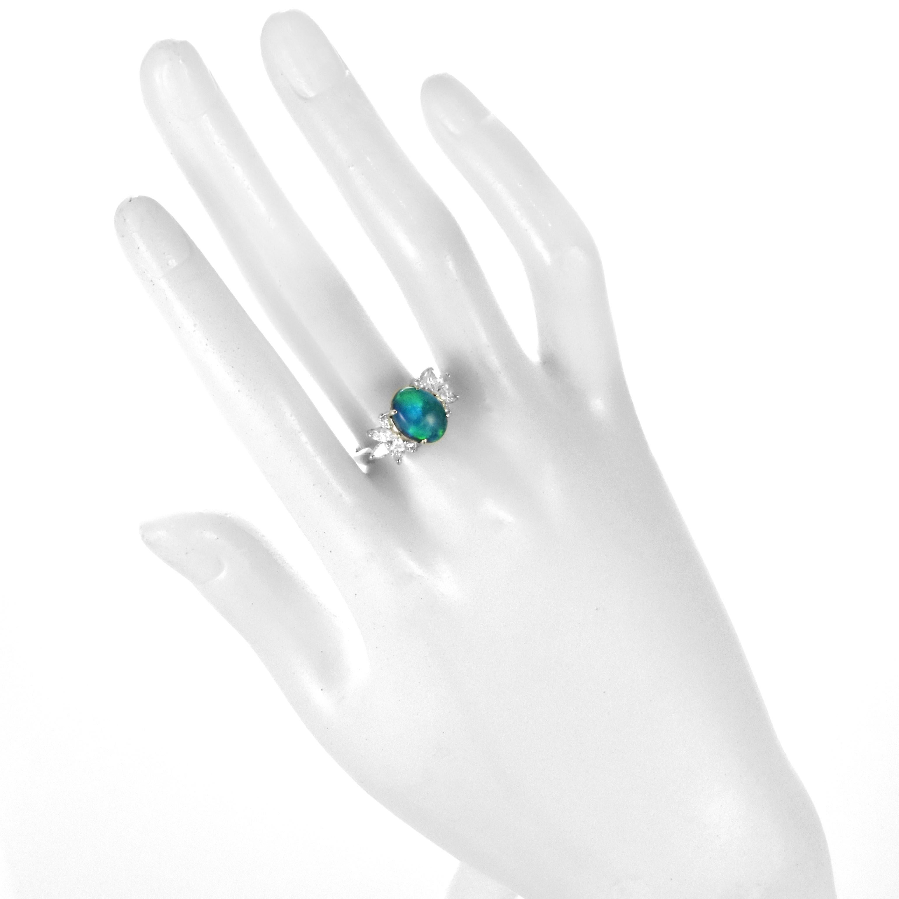De las mujeres Anillo de ópalo negro australiano natural de 2.51 quilates y diamantes en platino en venta