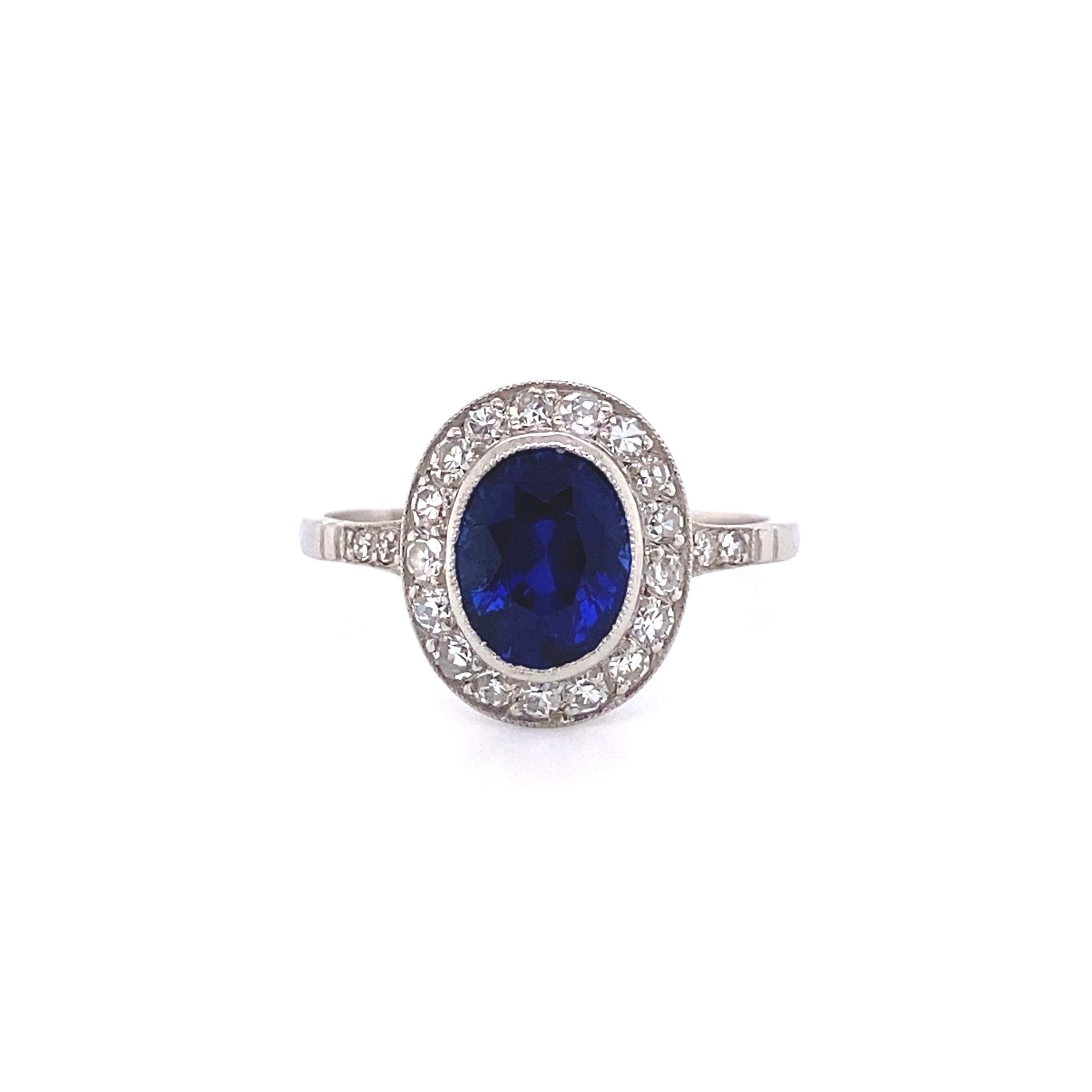Vintage Show Stopper 2.51 Carat No Heat Ceylon Sapphire Diamond Platinum Ring In Excellent Condition For Sale In Montreal, QC