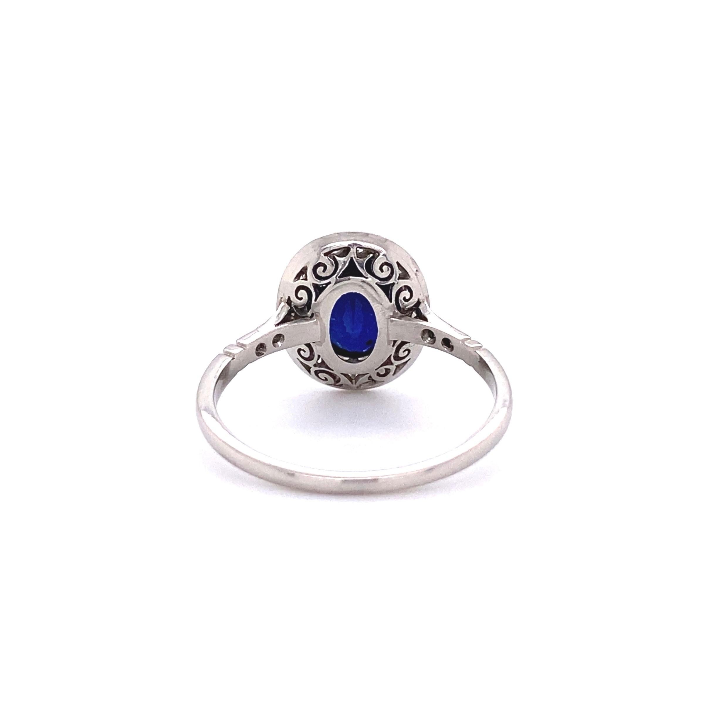 Women's Vintage Show Stopper 2.51 Carat No Heat Ceylon Sapphire Diamond Platinum Ring For Sale