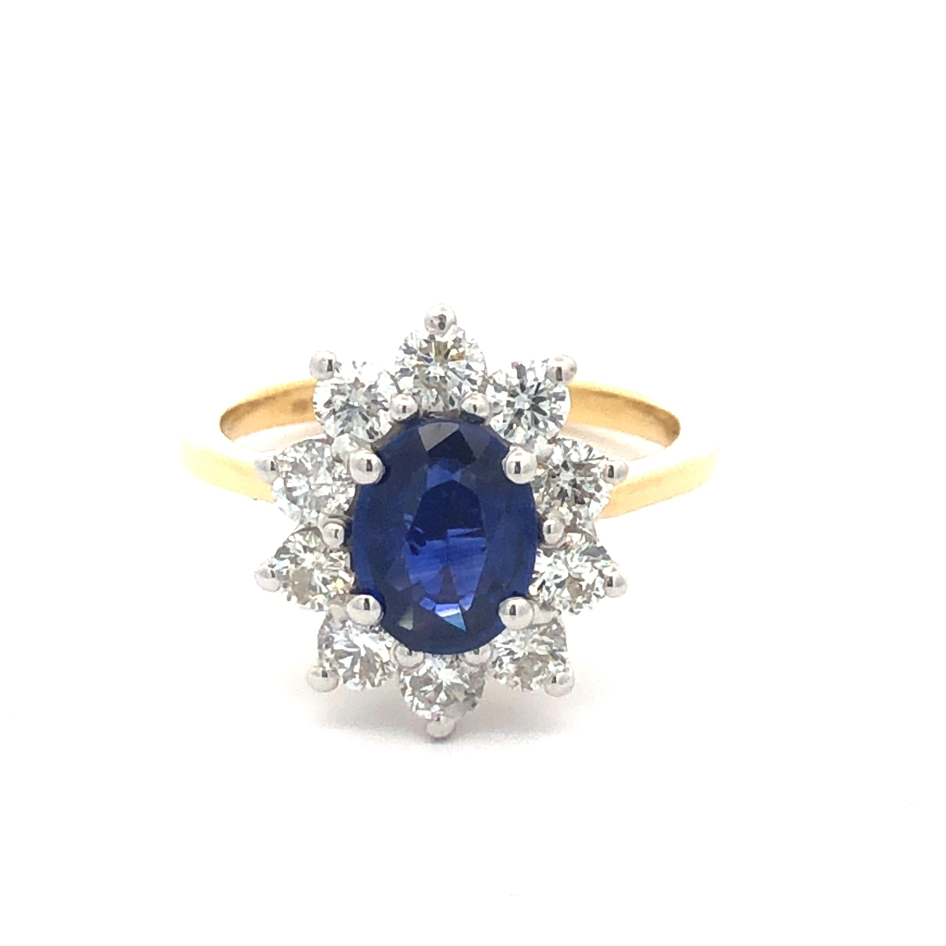 Moderne Hasbani Bague de fiançailles halo en or 18 carats avec saphir bleu ovale de 2,51 carats et diamant rond en vente