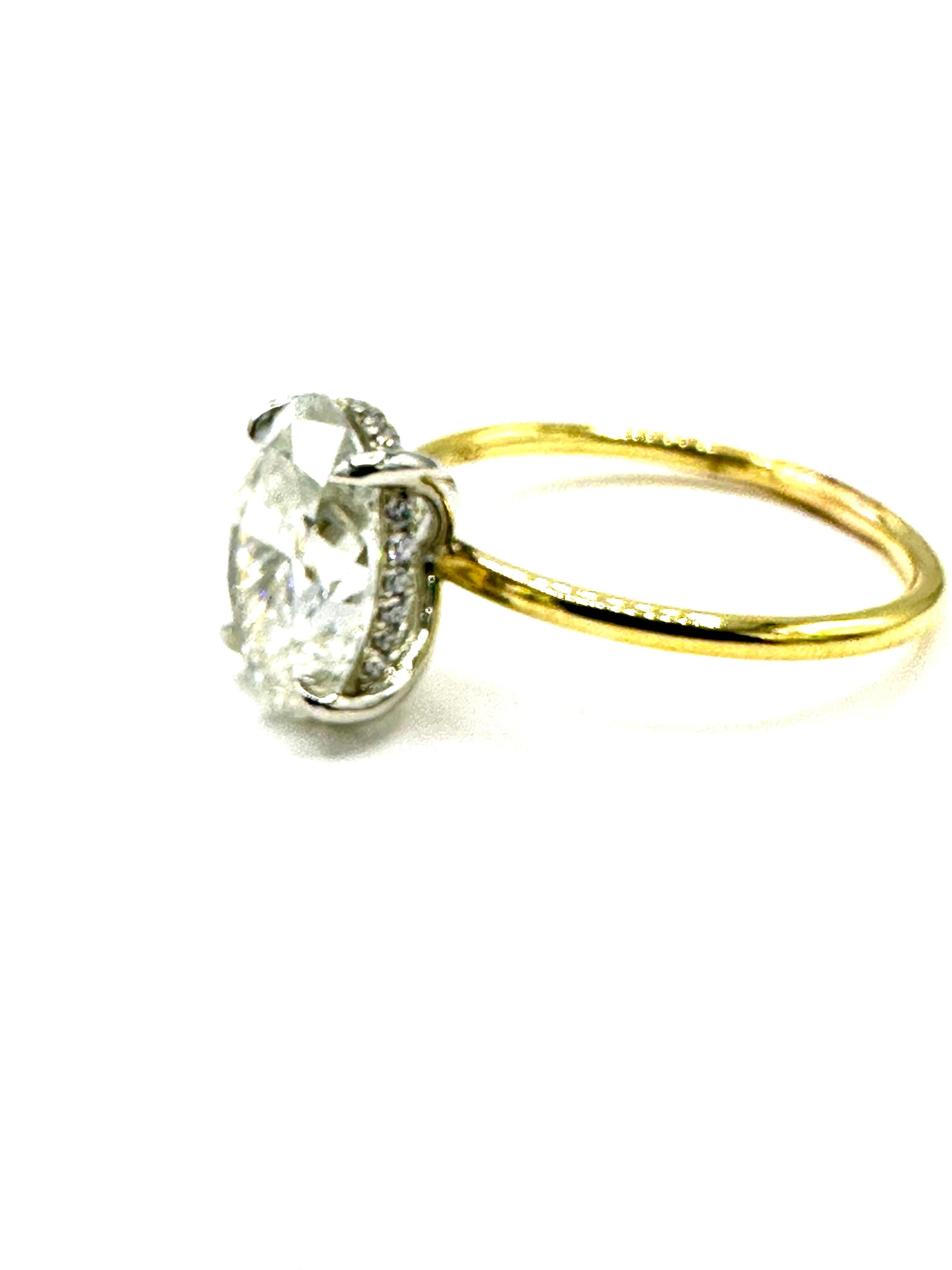 Modern 2.51 Carat Oval Brilliant Diamond and 18K Yellow Gold Engagement Ring  For Sale