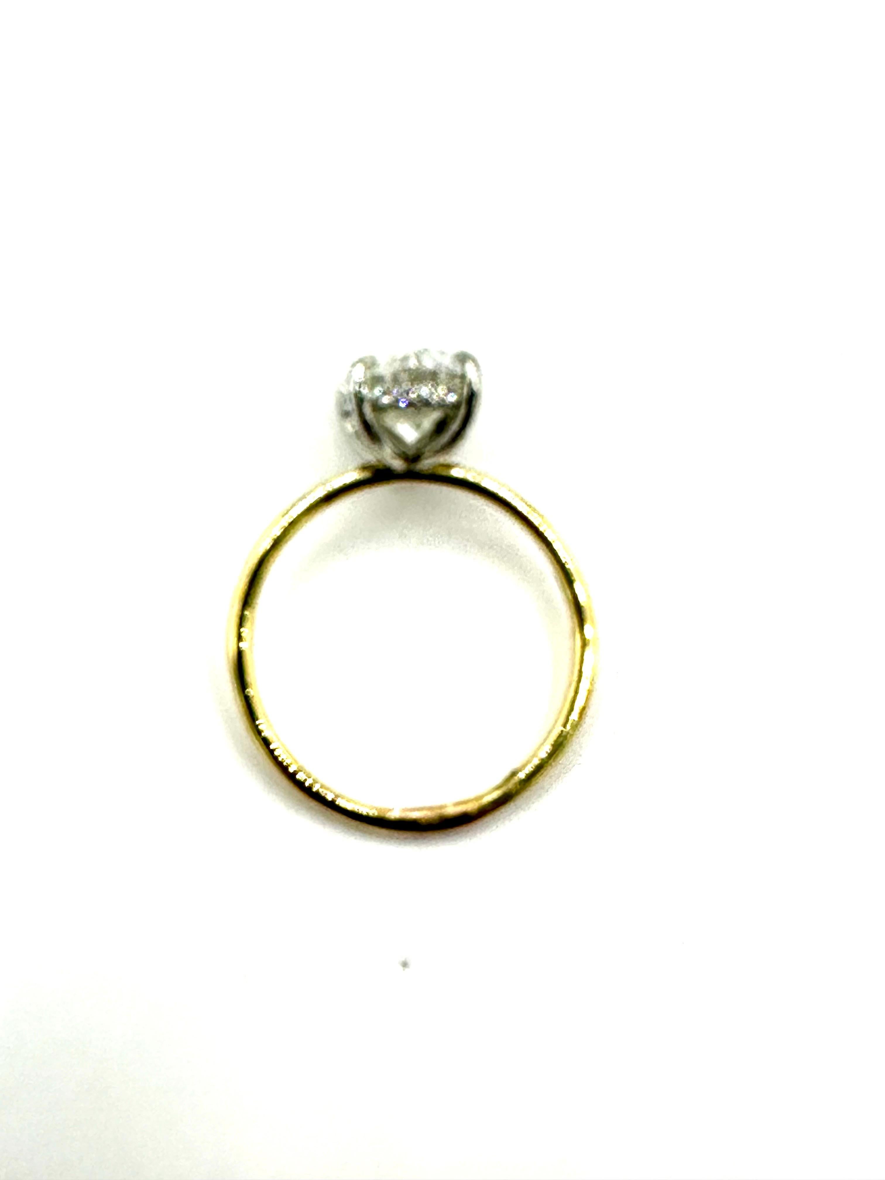 Taille ovale Bague de fiançailles en or jaune 18 carats et diamants ovales brillants de 2,51 carats  en vente