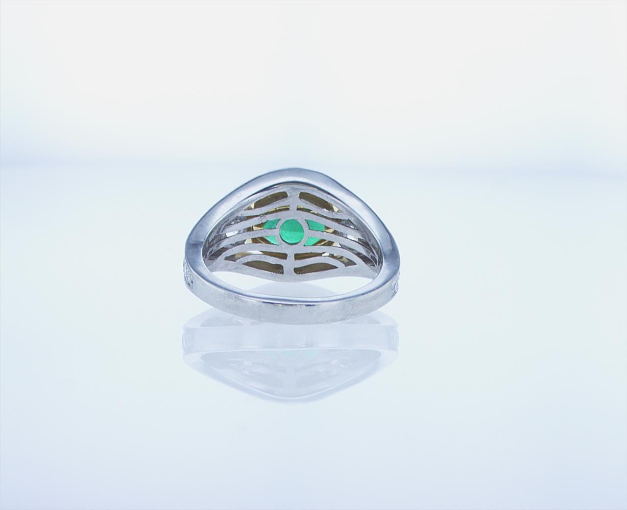 Women's or Men's 2.51-Carat Oval Emerald Two-Tone Cocktail Ring For Sale