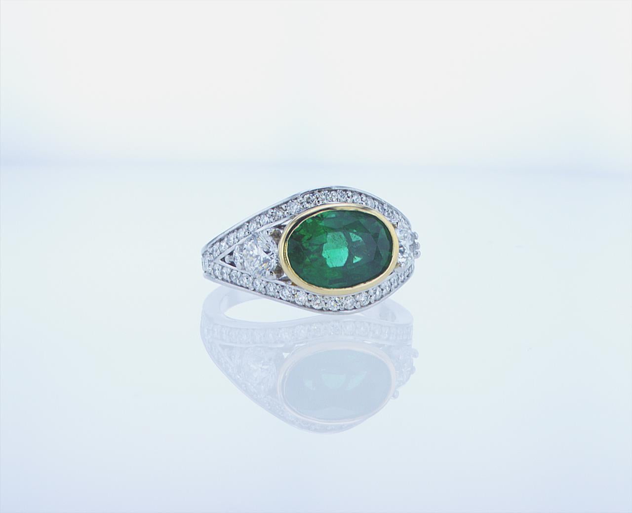 2.51-Carat Oval Emerald Two-Tone Cocktail Ring For Sale 3