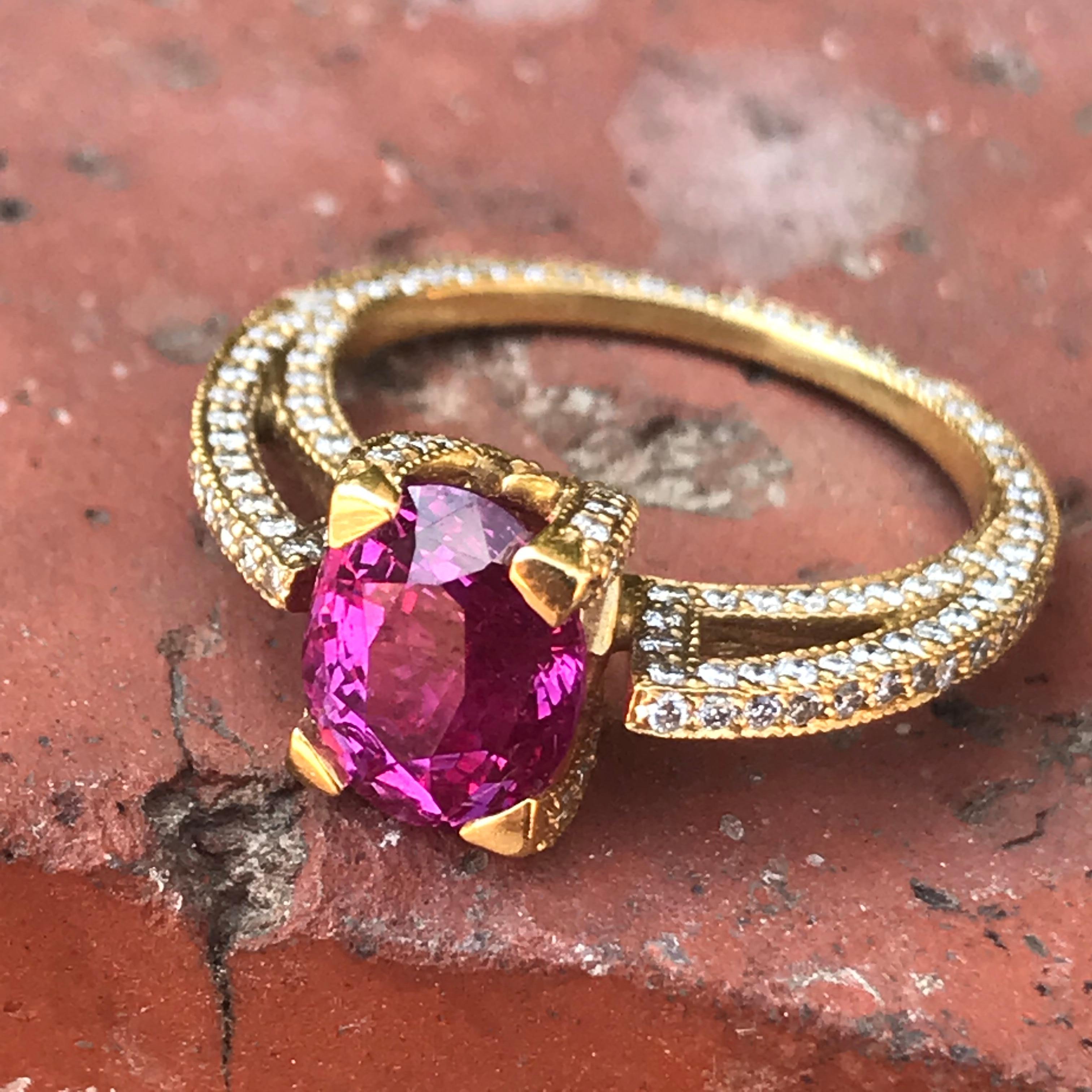 Women's 2.51 Carat Oval Natural Fancy Pink Sapphire and Diamond 18 Karat Gold Ring For Sale