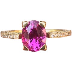 2,51 Karat Oval Natürliche Fancy Pink Saphir und Diamant 18 Karat Gold Ring