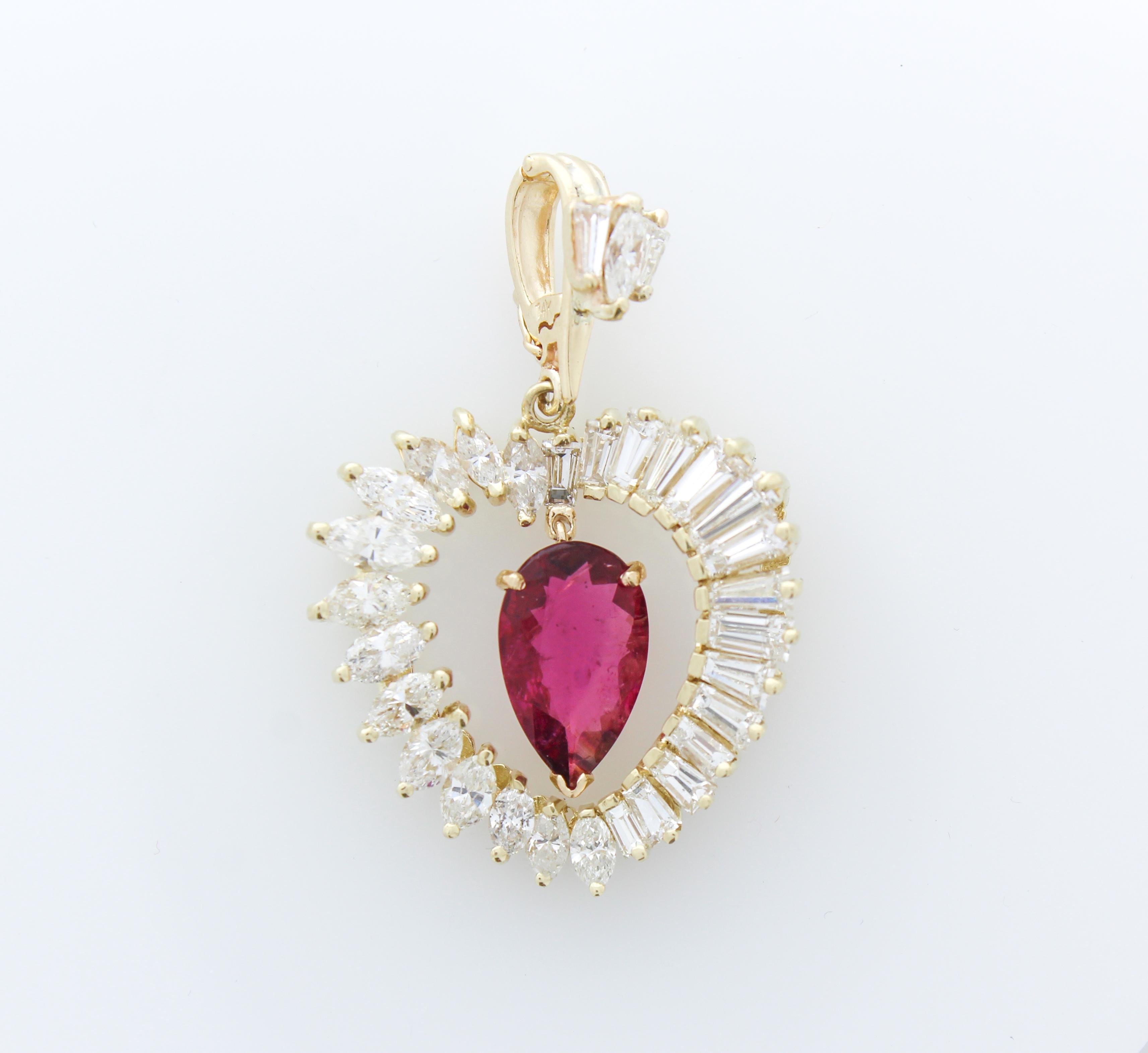 2.51 Carat Pink Rubellite Heart Shape Pendants In Yellow Gold  In New Condition For Sale In Chicago, IL
