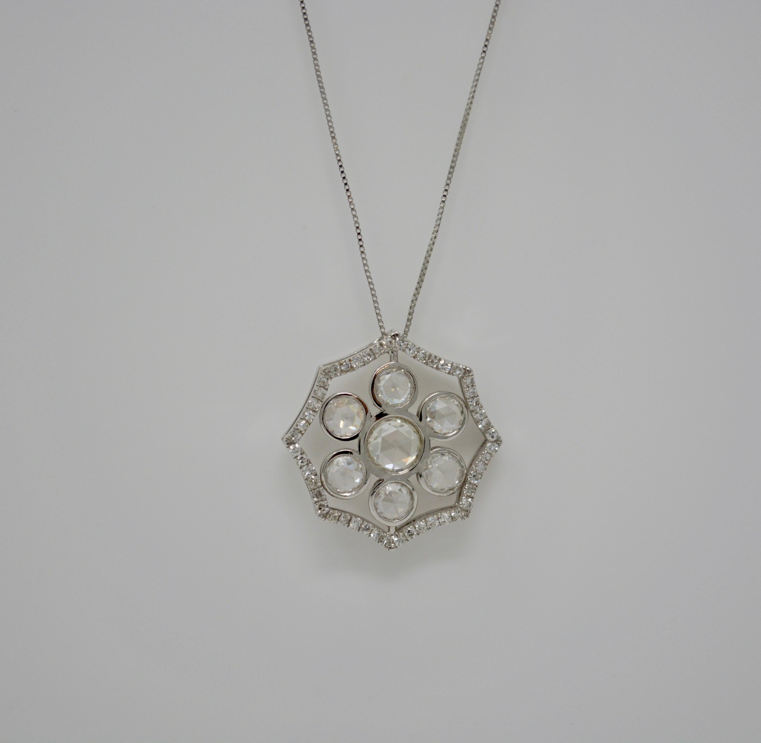 Taglio a rosa Collana di diamanti bianchi taglio rosa da 2,51 carati in oro bianco da 18 carati in vendita
