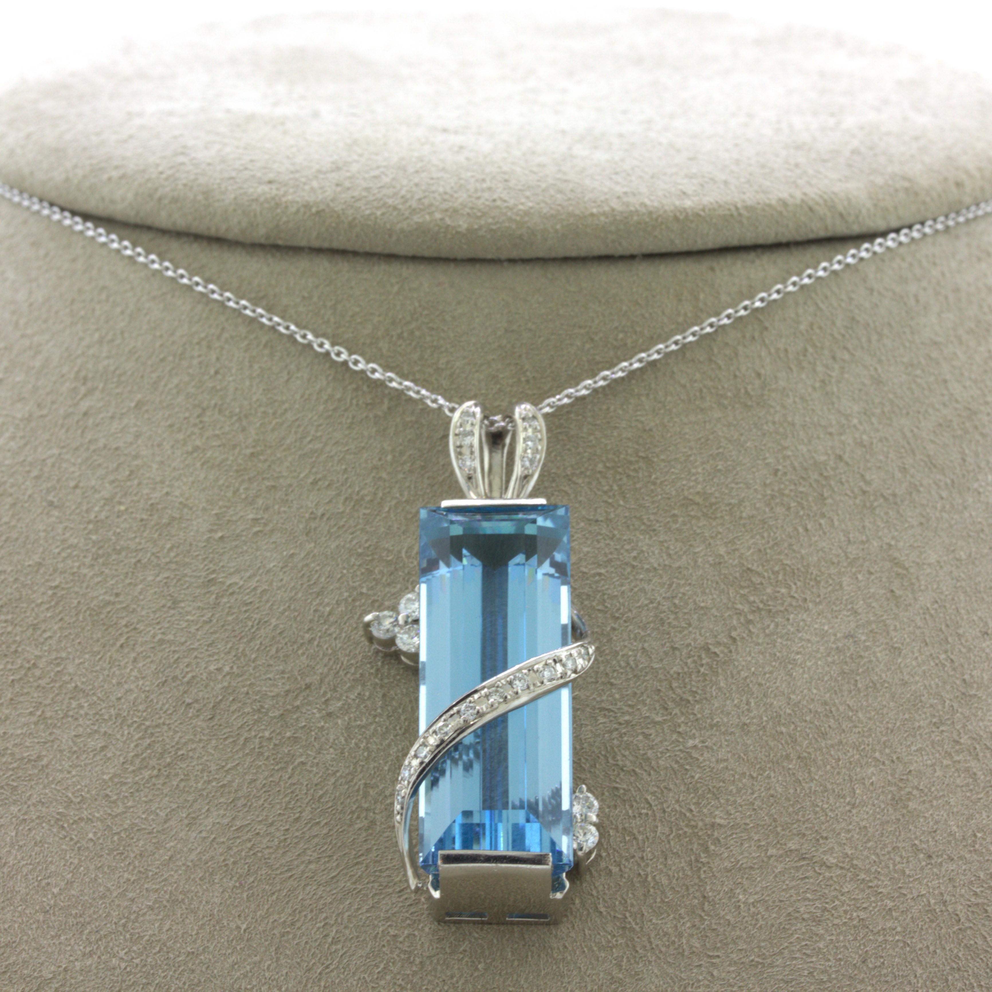 25.10 Carat Aquamarine Diamond Platinum Pendant For Sale 1