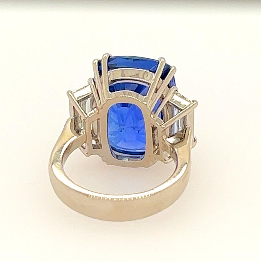 25.13 Carat No Heat Burma Sapphire Ring (bague en saphir de Birmanie) Neuf - En vente à Sarasota, FL