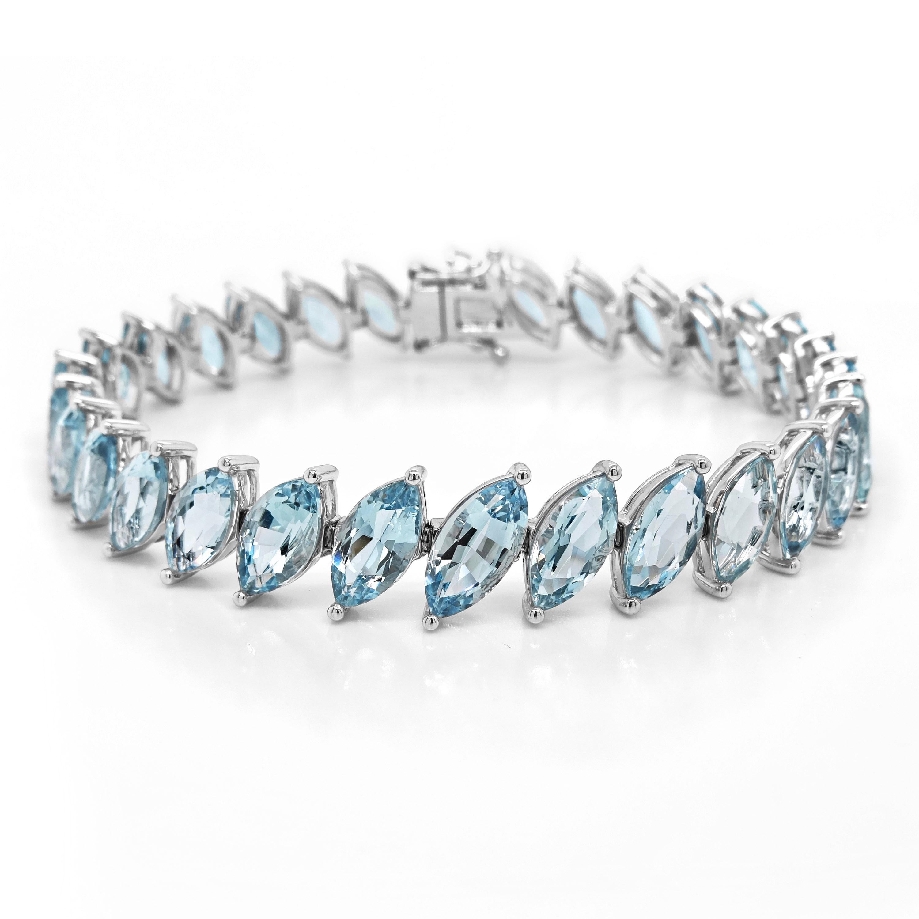 Marquise Cut 25.16 Carats Aquamarine White Gold Bracelet For Sale