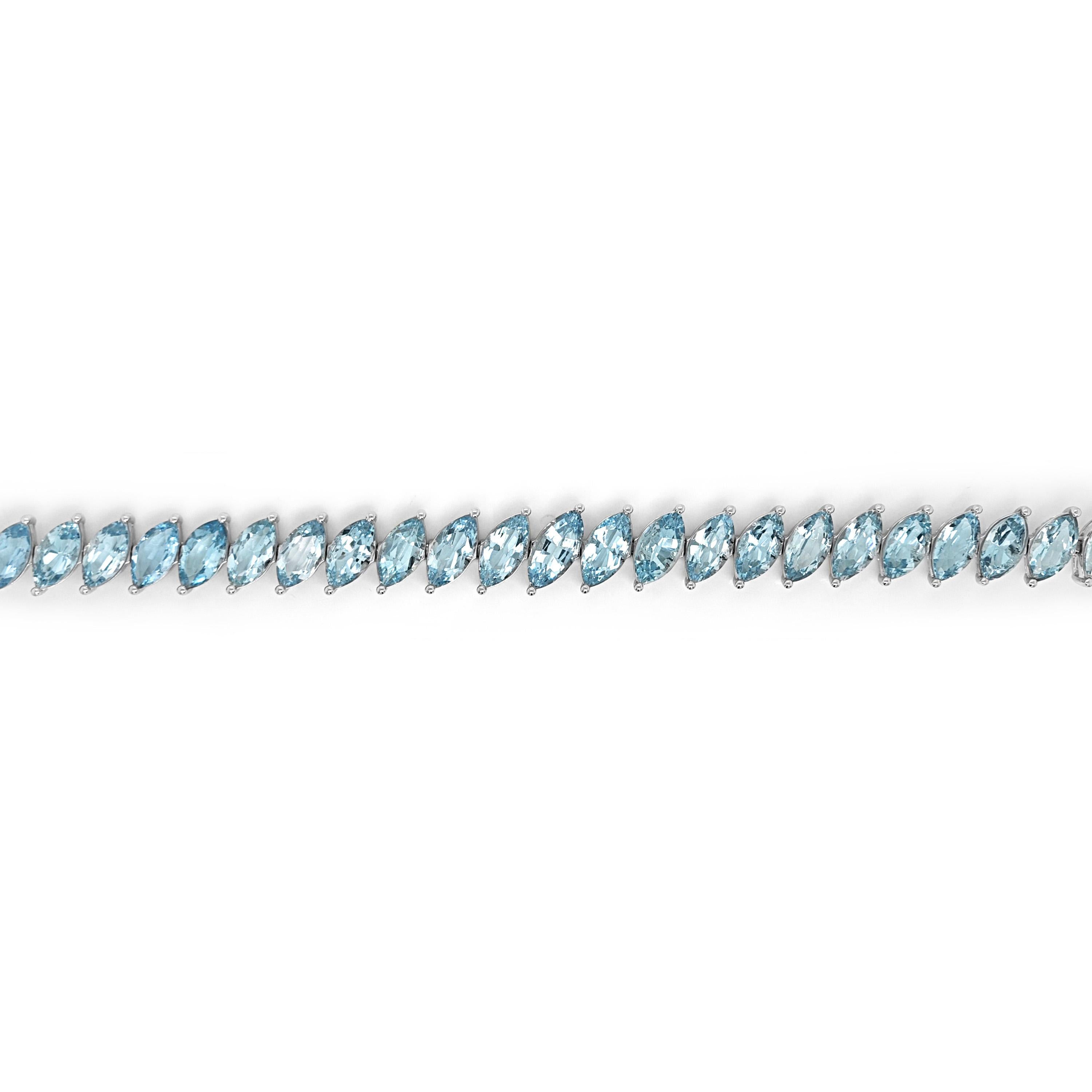 25.16 Carats Aquamarine White Gold Bracelet In New Condition For Sale In New York, NY