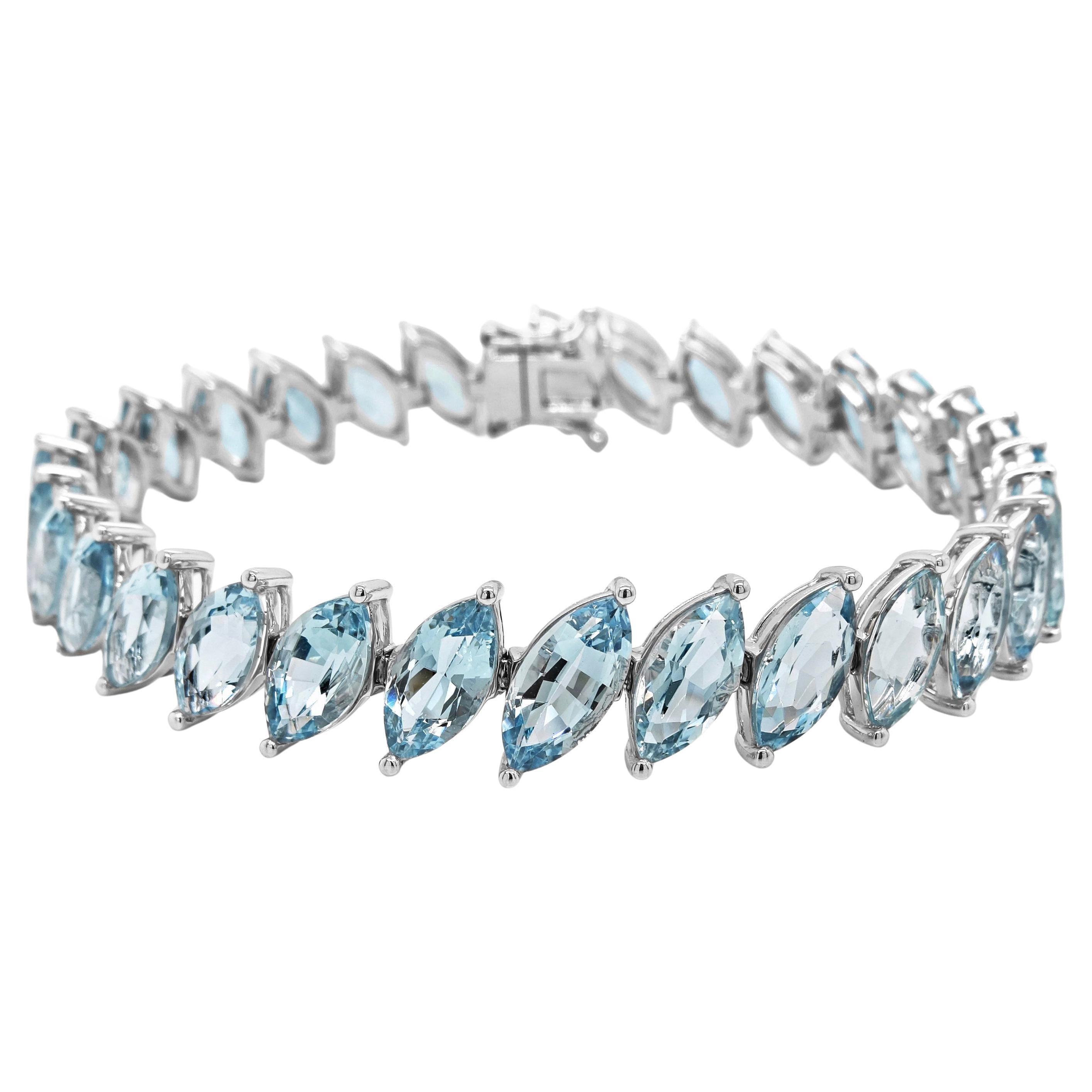 25.16 Carats Aquamarine White Gold Bracelet