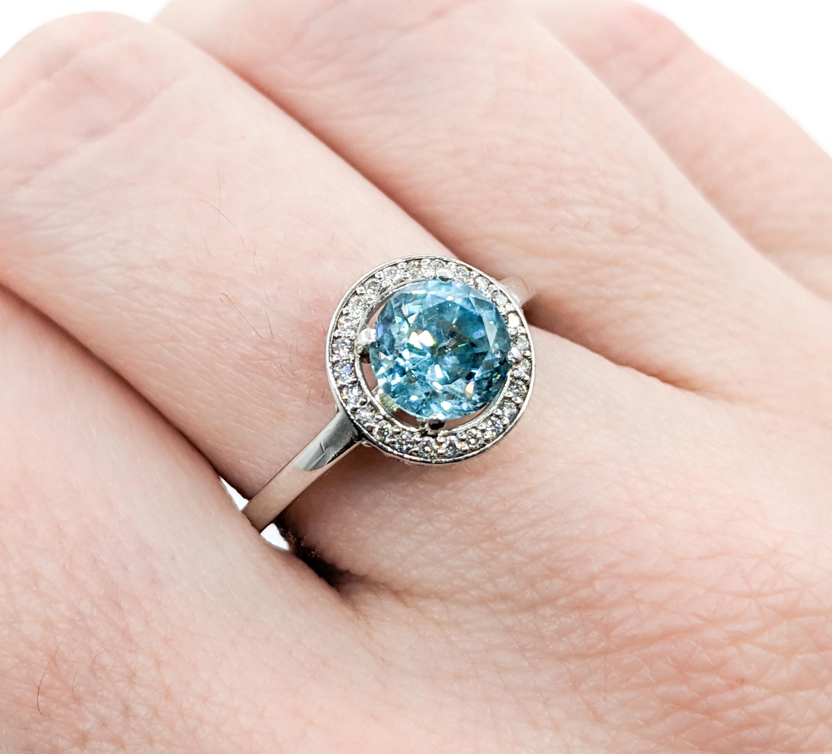 Bague halo de zircon bleu 2,51 carats et diamants en or blanc en vente 6