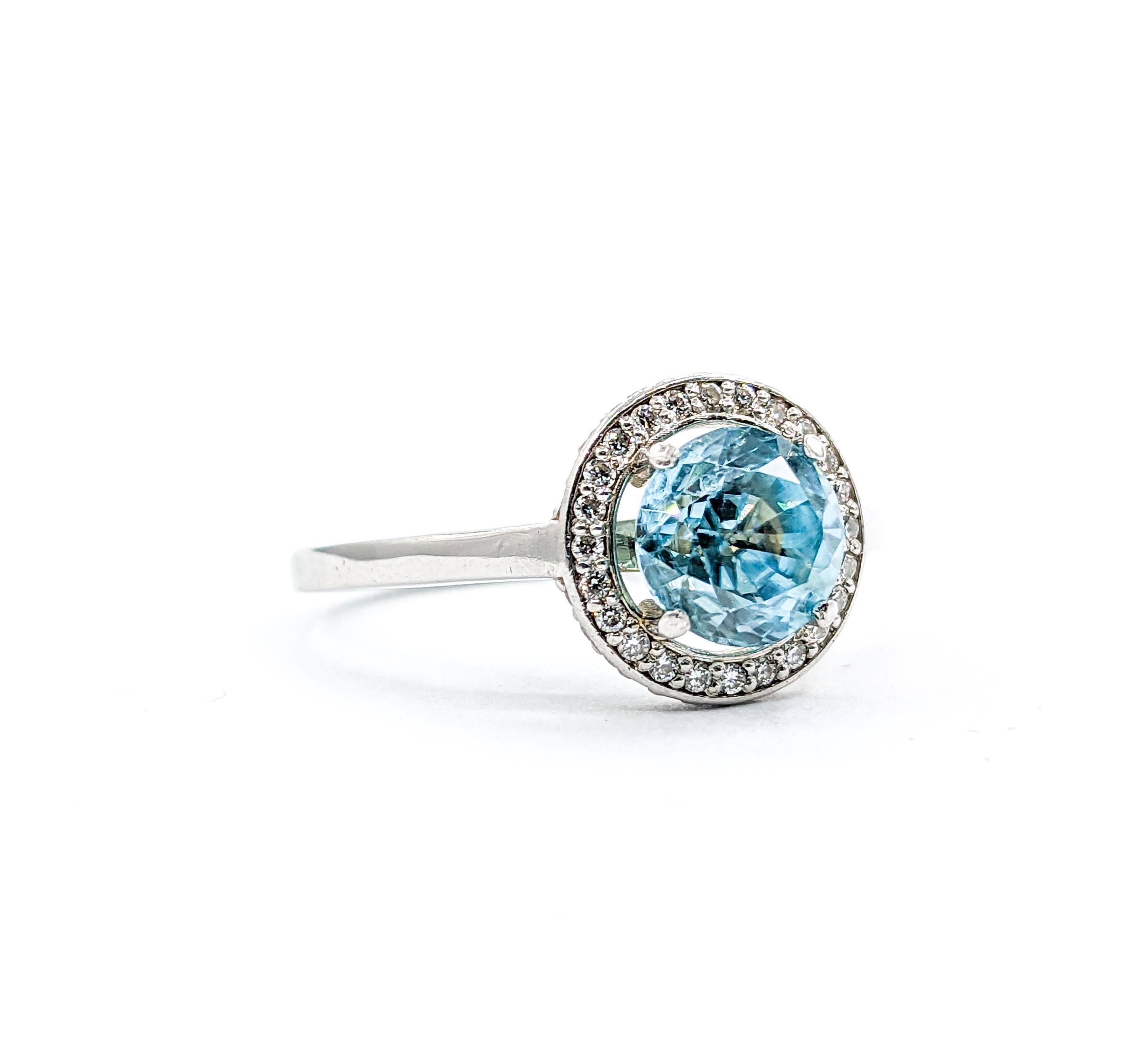 Bague halo de zircon bleu 2,51 carats et diamants en or blanc en vente 7