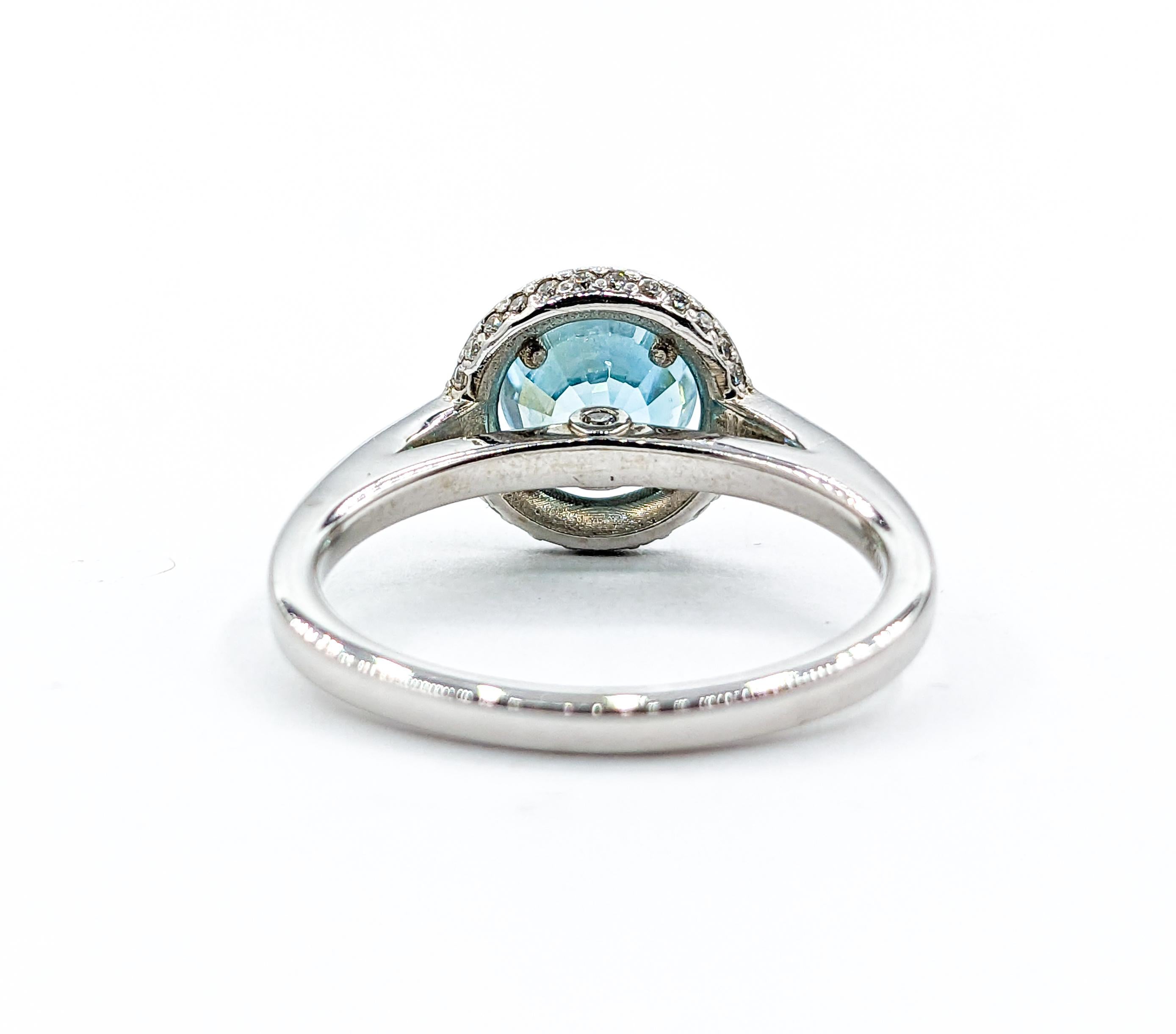 Bague halo de zircon bleu 2,51 carats et diamants en or blanc Excellent état - En vente à Bloomington, MN