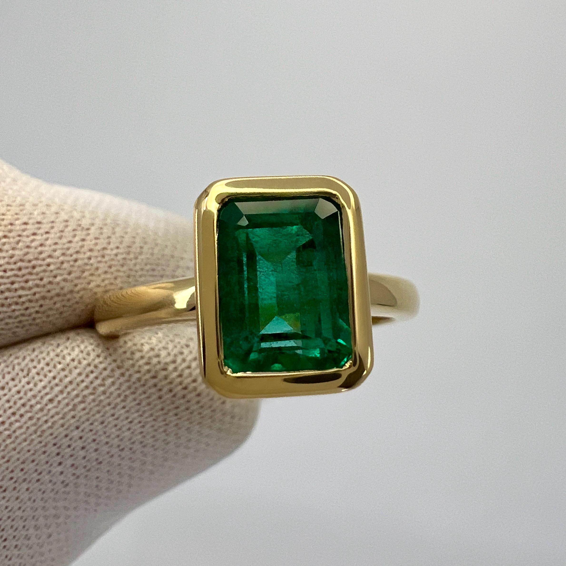 2.51ct Deep Green Emerald Octagon 18k Yellow Gold Rubover Bezel Solitaire Ring For Sale 1