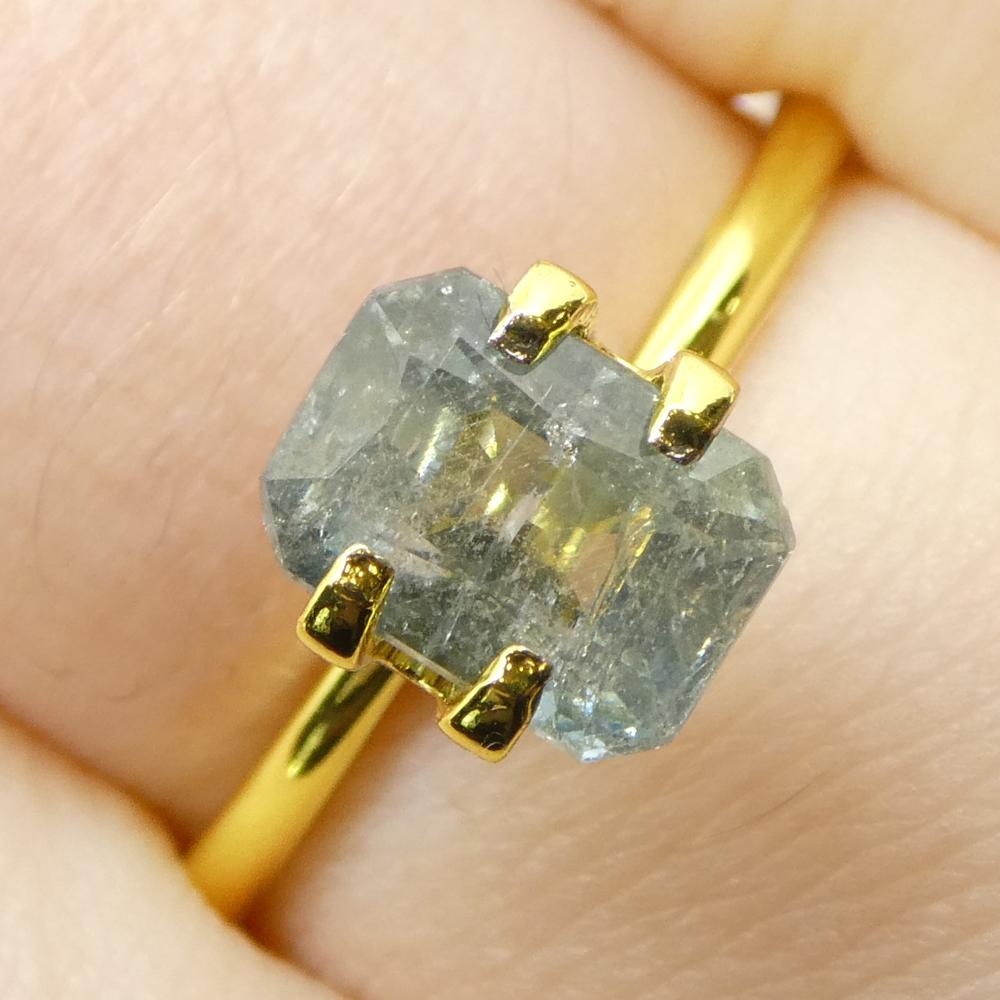 Beschreibung:

Edelstein-Typ: Saphir 
Anzahl von Steinen: 1
Gewicht: 2,51 ct.
Abmessungen: 8,13 x 5,91 x 4,89 mm
Form: Achteckig/Smaragdschliff
Schnittstil Krone: Stufenschnitt
Schnittstil-Pavillon: Stufenschnitt 
Transparenz: Durchsichtig
Klarheit: