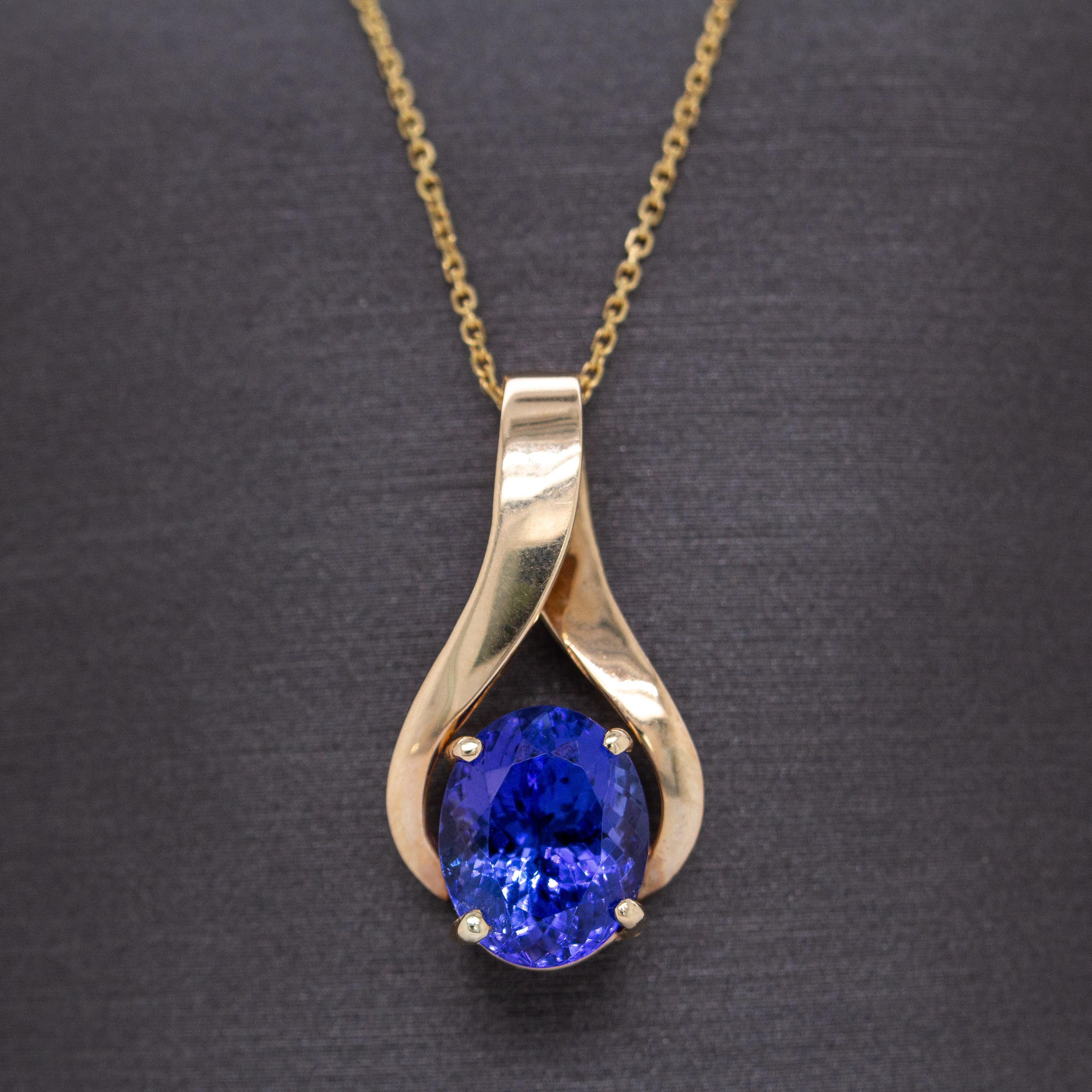 Contemporaneo Ciondolo solitario con tanzanite da 2,51 carati in oro giallo massiccio 14k  OV 10x8mm in vendita
