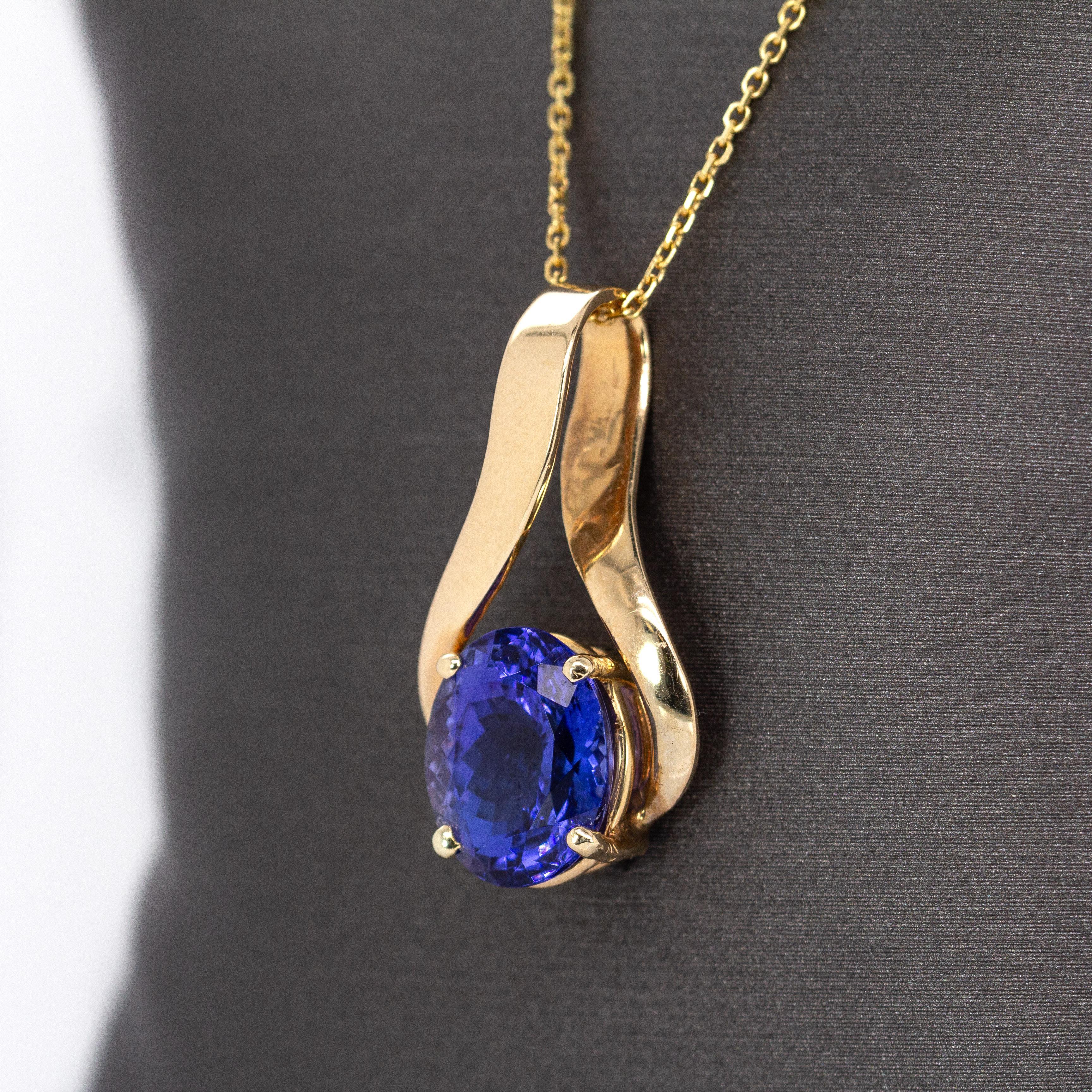 Taglio ovale Ciondolo solitario con tanzanite da 2,51 carati in oro giallo massiccio 14k  OV 10x8mm in vendita