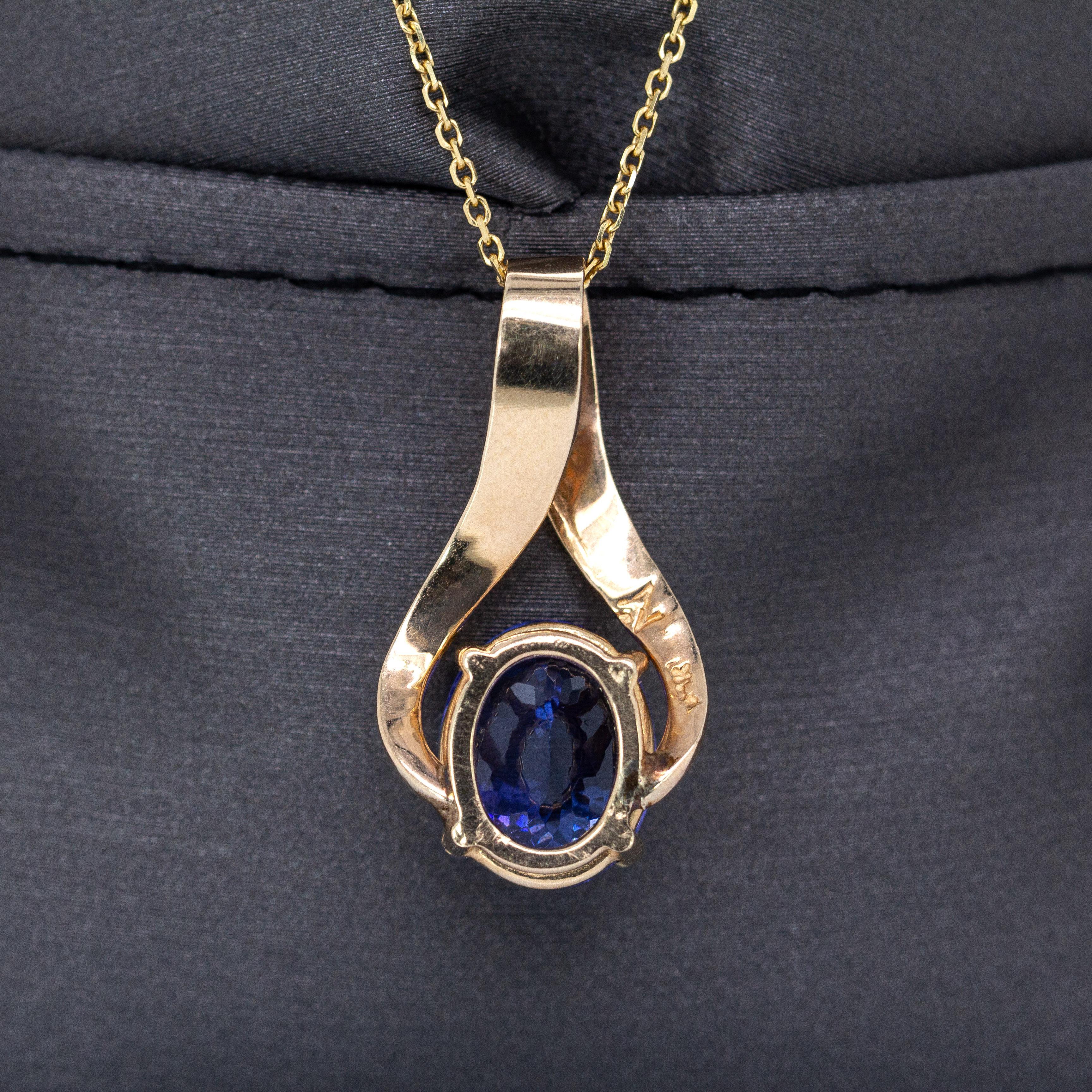 Donna Ciondolo solitario con tanzanite da 2,51 carati in oro giallo massiccio 14k  OV 10x8mm in vendita
