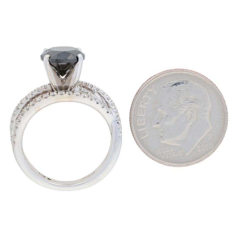 2.51 Carat Round Cut Black and White Diamond Ring, 14 Karat Gold Women's For Sale 3