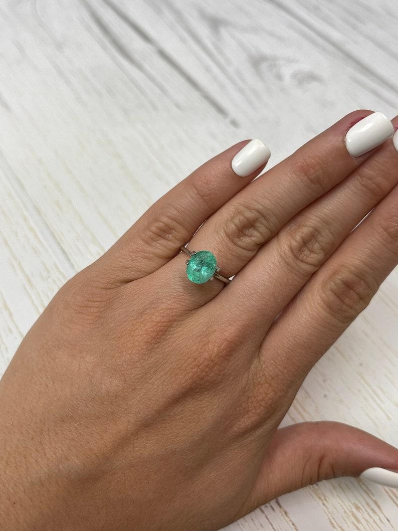 2,52 Quilates 10x8 Esmeralda Colombiana Verde Azulado Terroso - Gema Mayo Talla Ovalada en venta 3