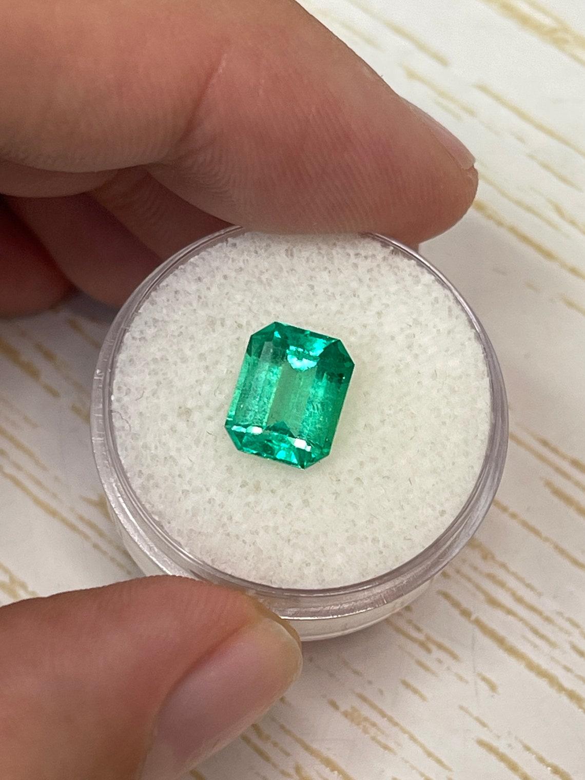 2,52 Carati 9,4x7,6 Smeraldo classico colombiano luminoso - Taglio smeraldo maggio in vendita 1