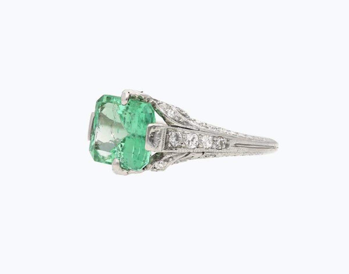 2.52 Carat Art Deco Colombian Emerald and Diamond Engagement Ring In Good Condition In Miami, FL