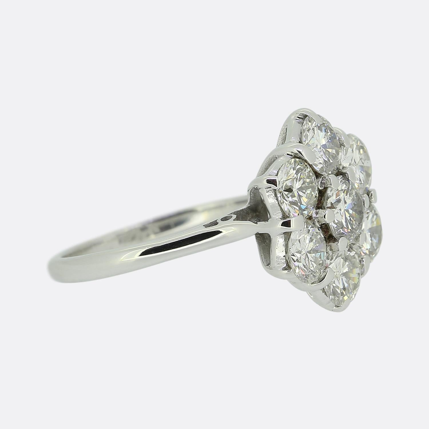2,52 Karat Diamant Gänseblümchen-Cluster-Ring im Zustand „Gut“ im Angebot in London, GB