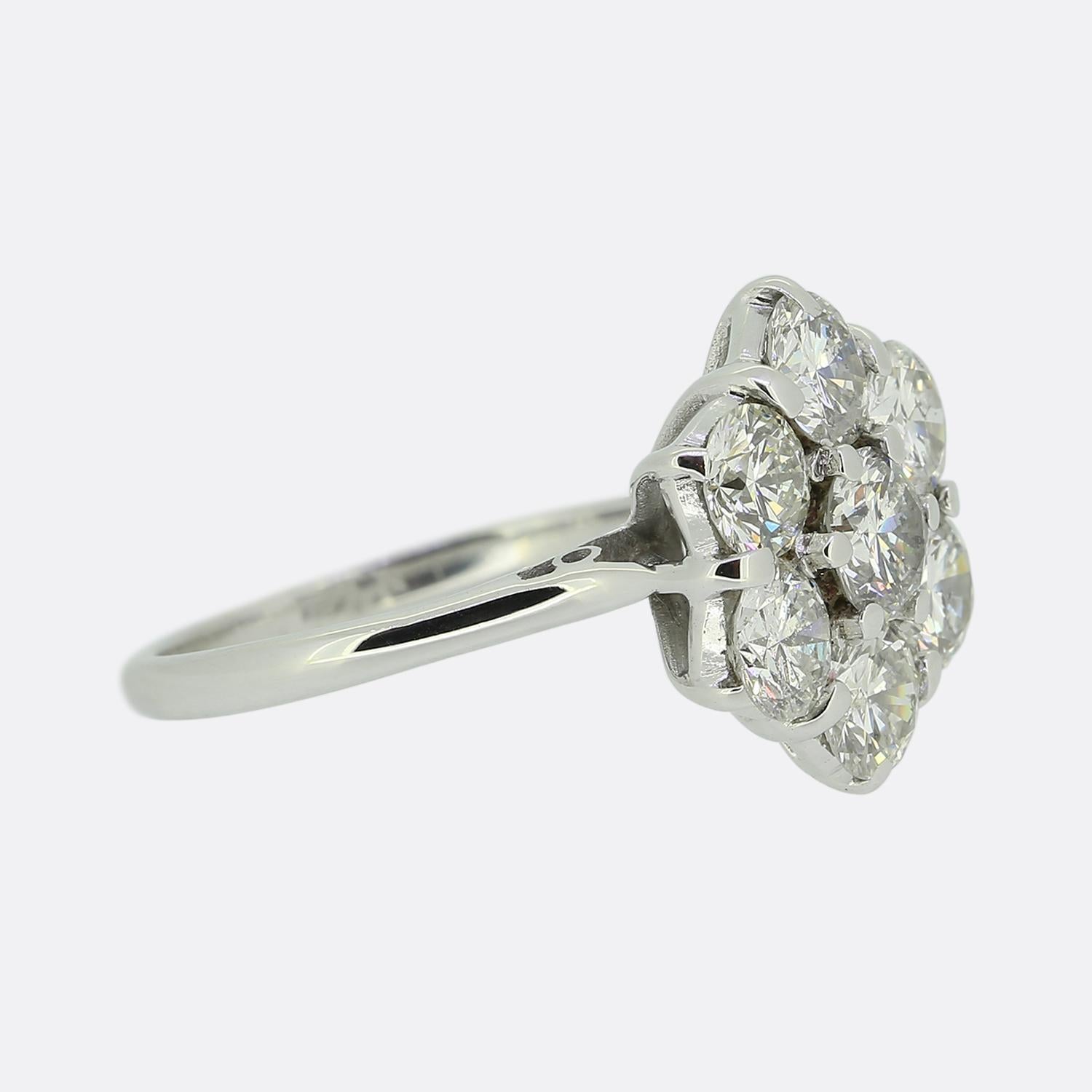 2.52 Carat Diamond Daisy Cluster Ring In Good Condition For Sale In London, GB