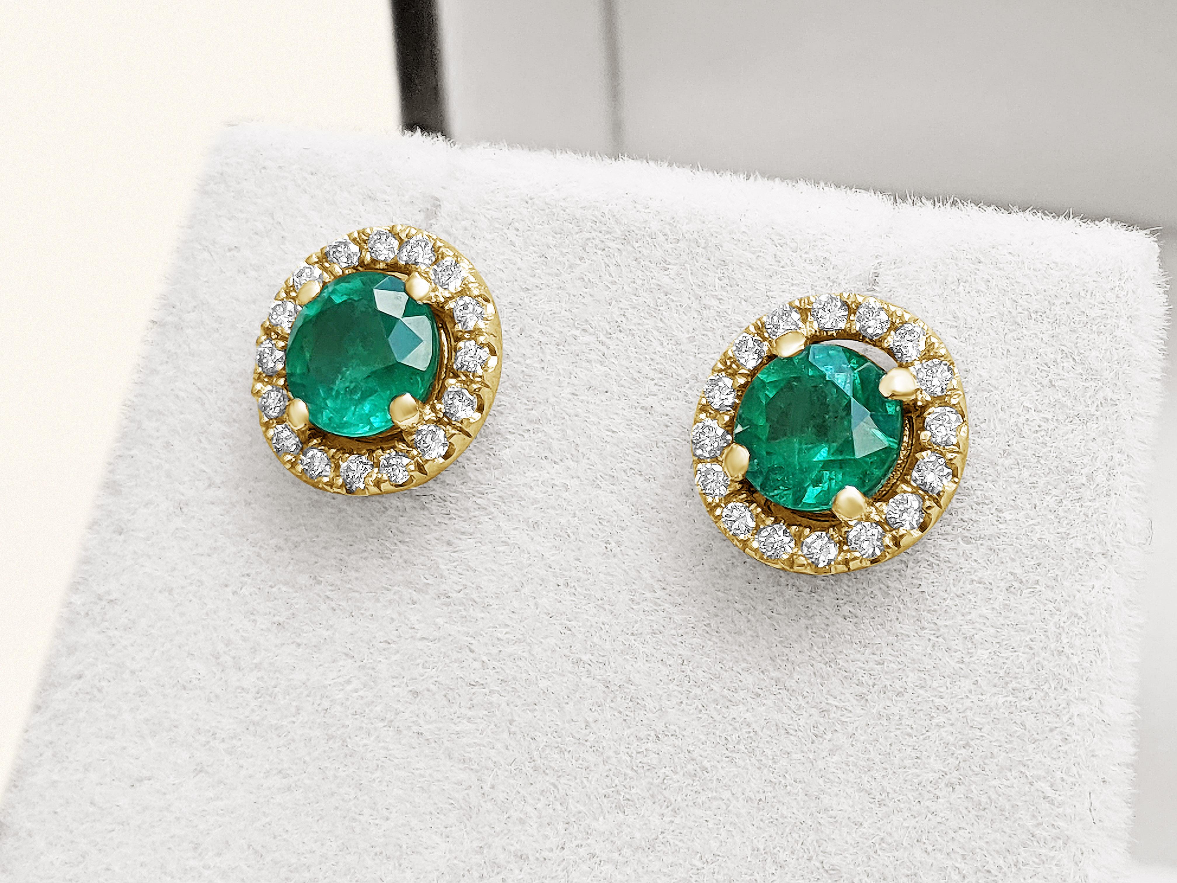 2.52 Carat Emerald and Diamonds Earrings In New Condition In Ramat Gan, IL