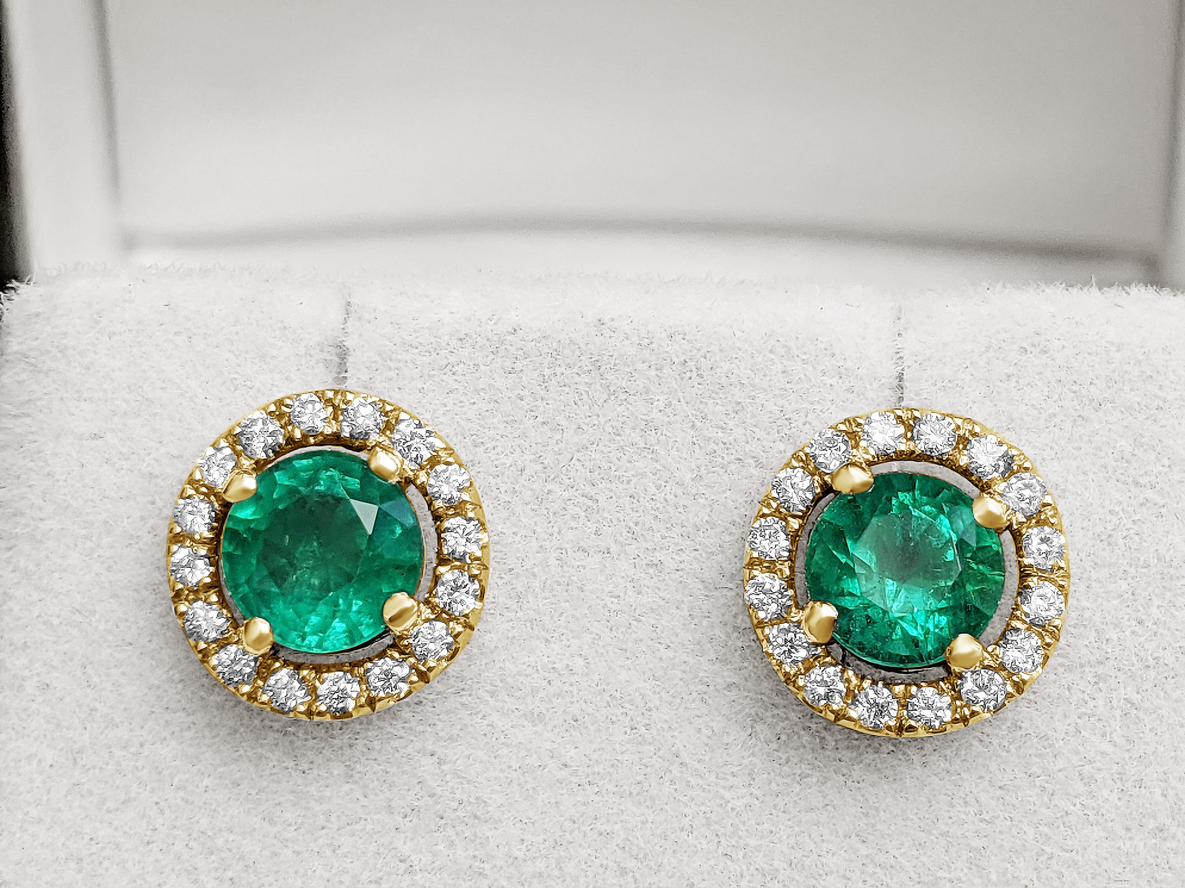 Women's 2.52 Carat Emerald and Diamonds Earrings
