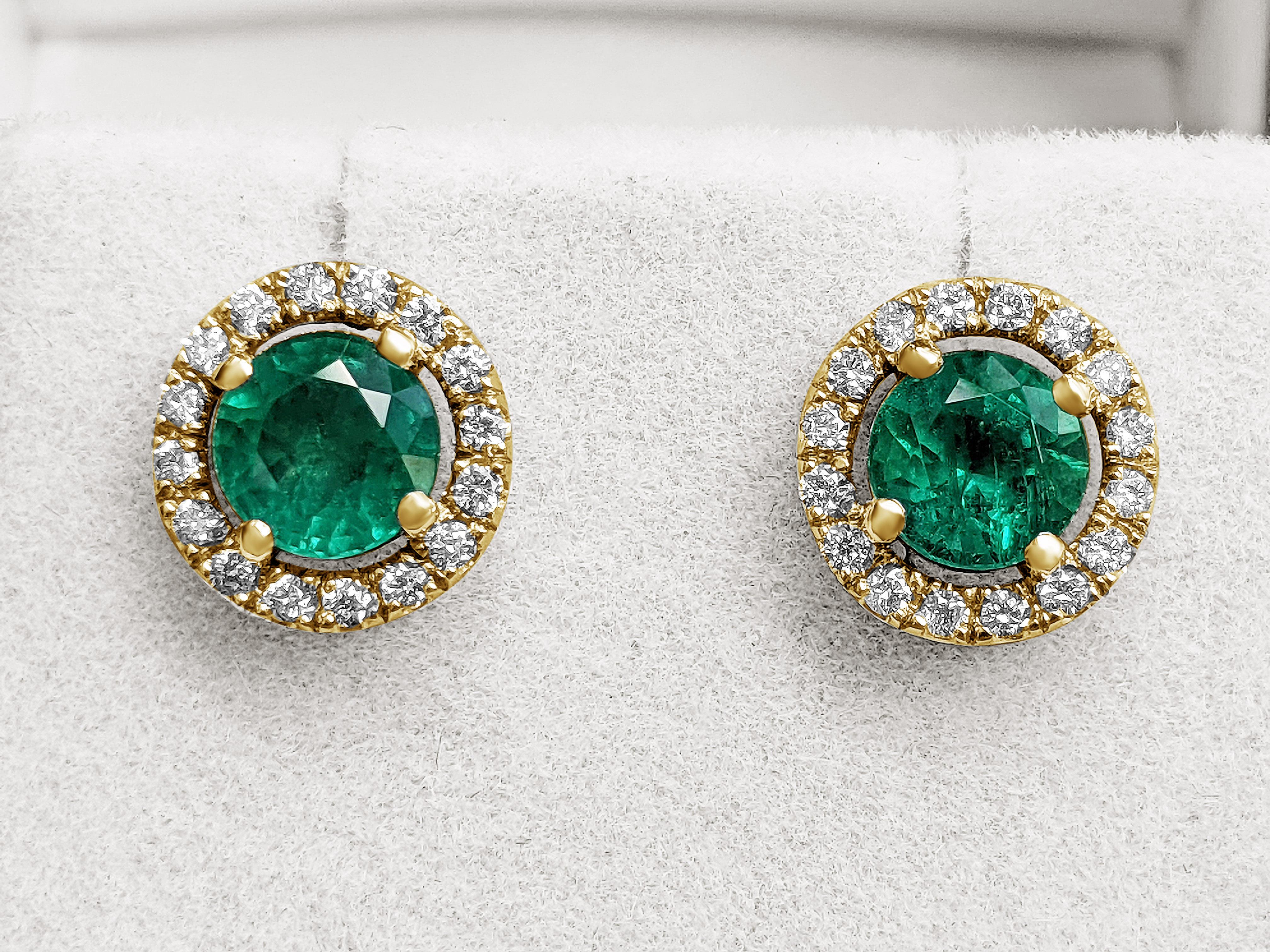2.52 Carat Emerald and Diamonds Earrings 2