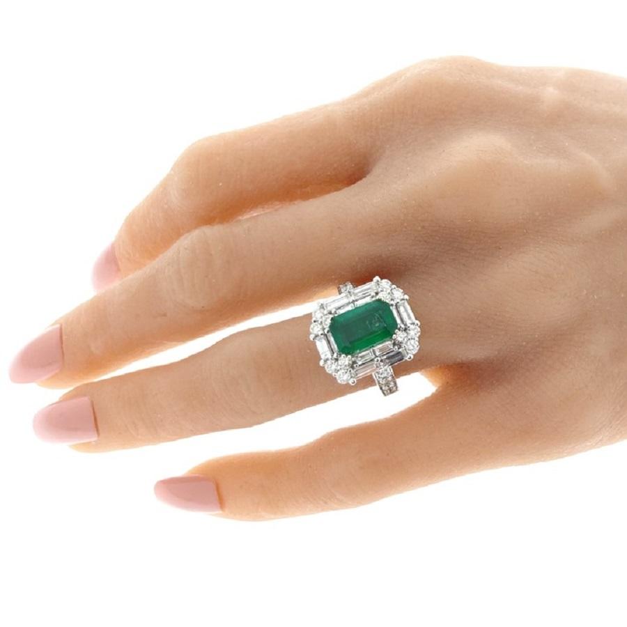 Contemporary 2.52 Carat Emerald  Shape Green Emerald & Diamond Rings In 18k White Gold  For Sale