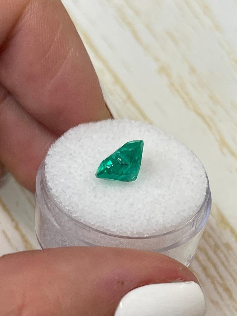 2.52 Karat kolumbianischer Smaragd im Herzschliff  Bläulich grüner, loser, natürlicher Edelstein im Angebot 2