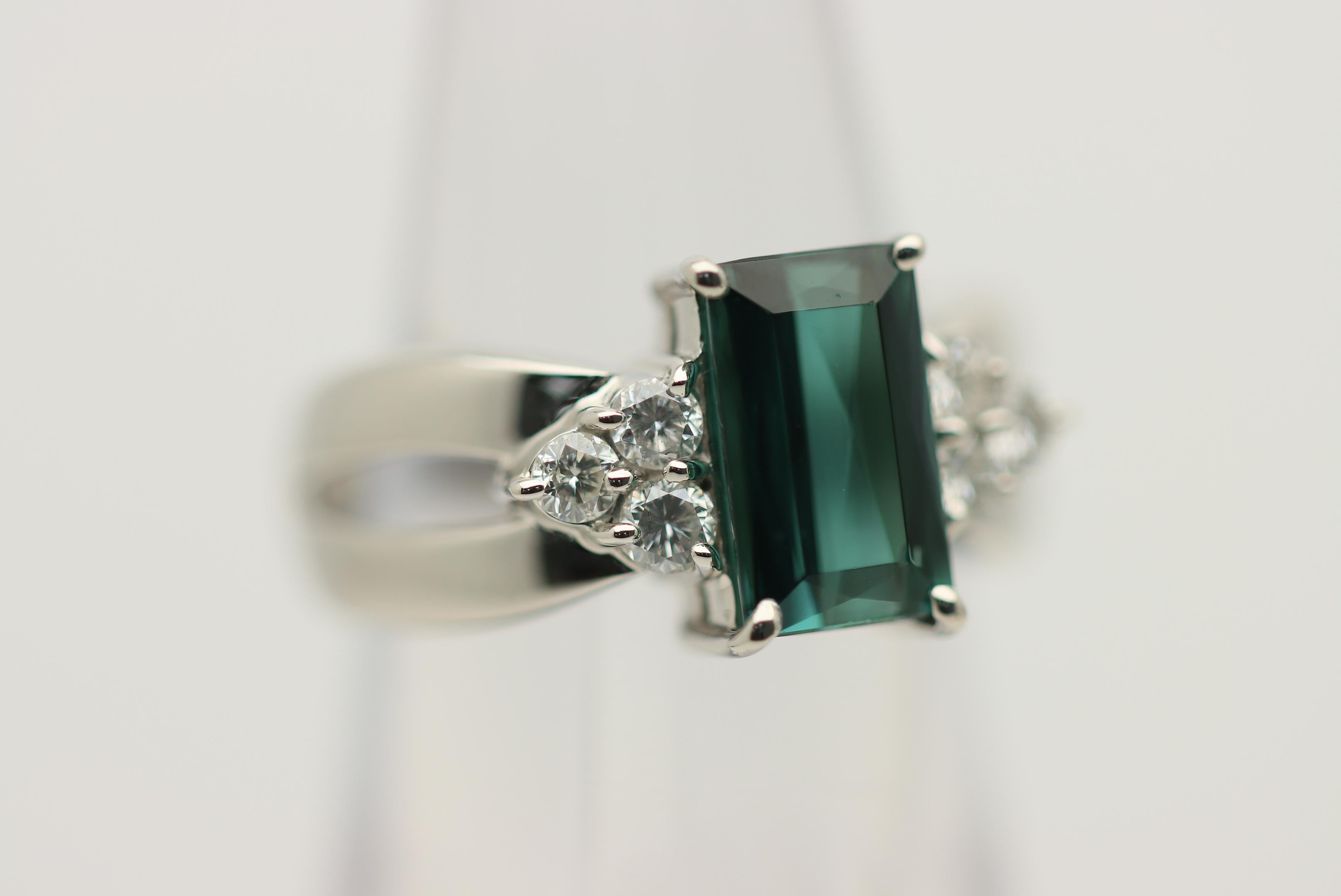 2.52 Carat Indicolite Tourmaline Diamond Split-Band Platinum Ring In New Condition For Sale In Beverly Hills, CA