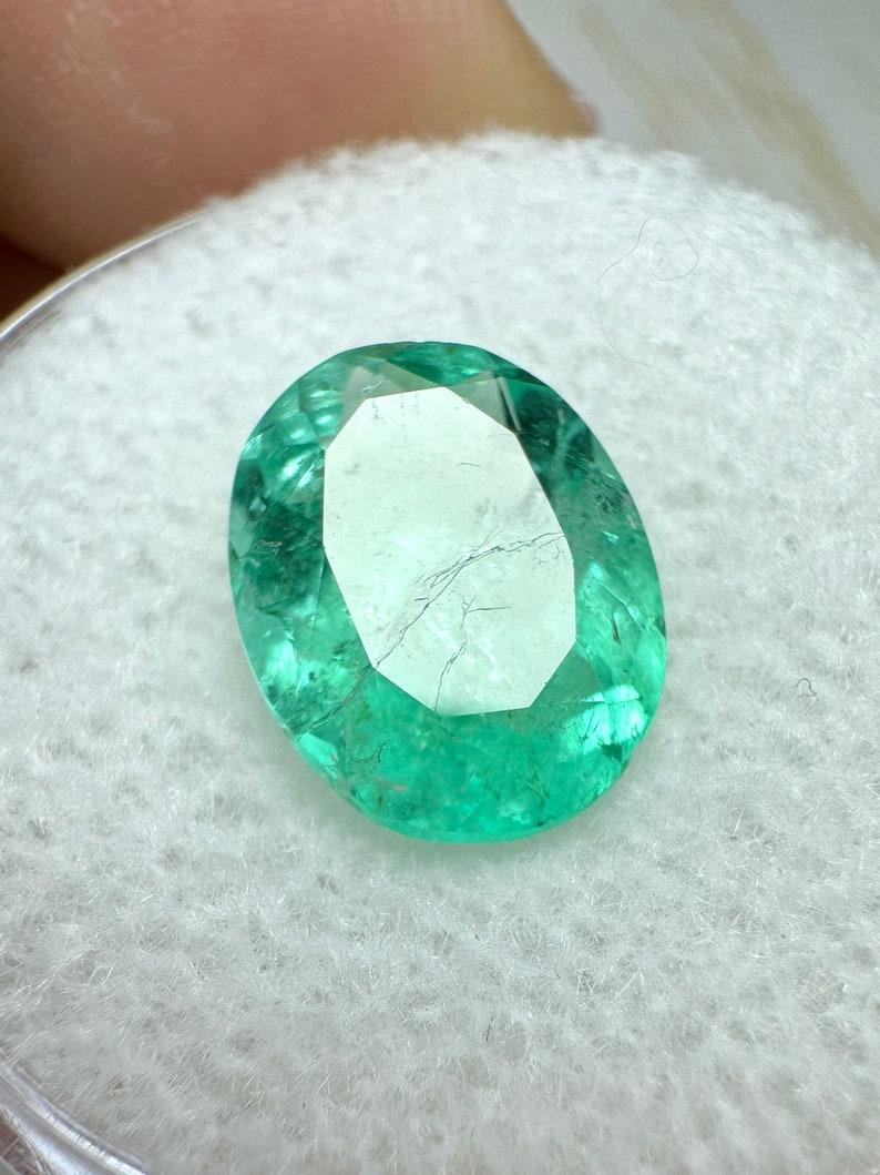 2,52 Karat Medium Light Bluish Green Kolumbianischer Smaragd - Ovalschliff Mai Edelstein (Moderne) im Angebot