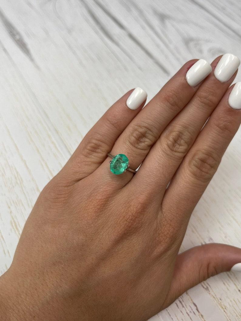 2,52 Karat Medium Light Bluish Green Kolumbianischer Smaragd - Ovalschliff Mai Edelstein im Angebot 4