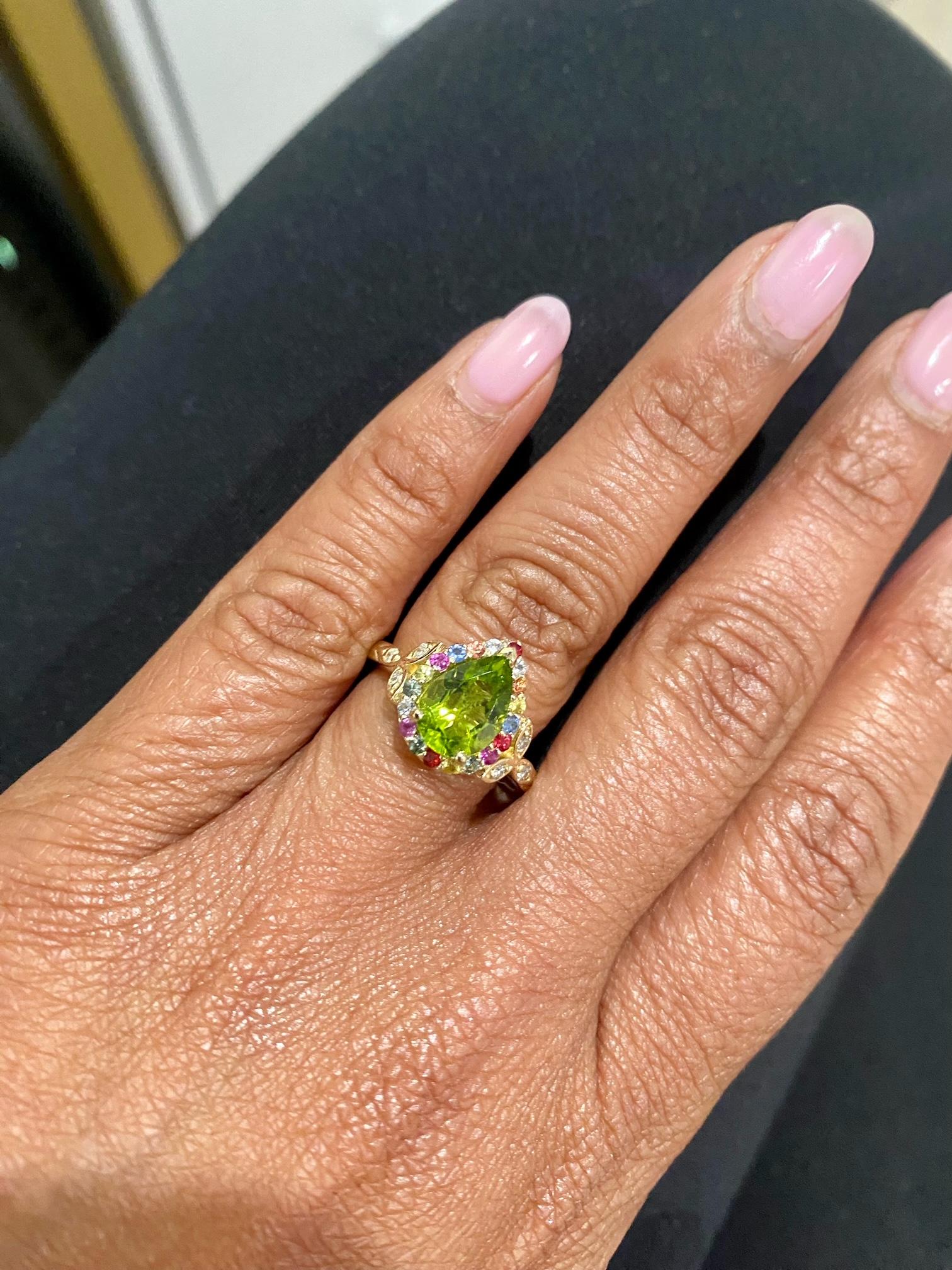 Pear Cut 2.52 Carat Natural Peridot Sapphire Yellow Gold Cocktail Ring For Sale