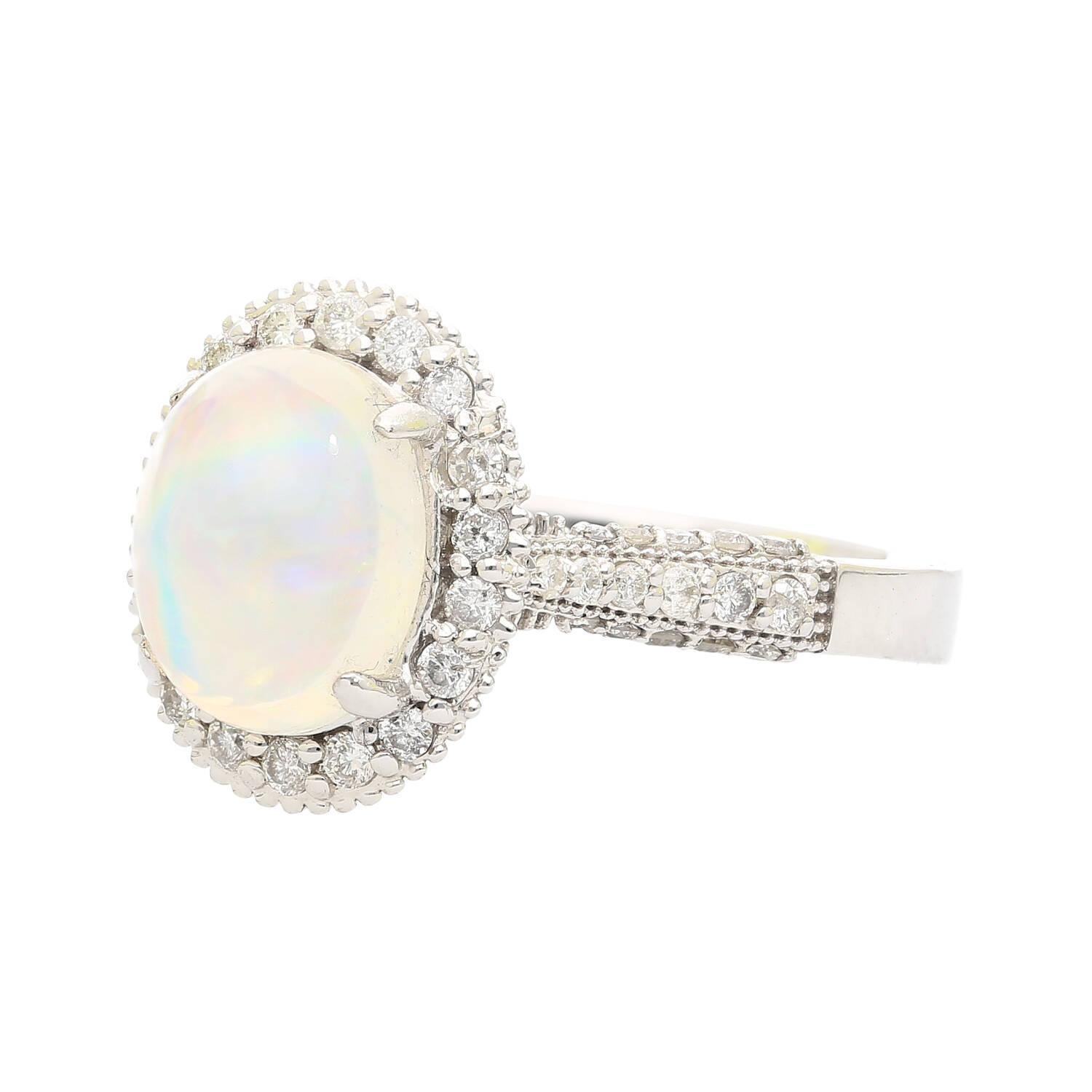 Moderno Anello da cattedrale in oro bianco 14K con opale ovale e diamanti da 2,52 carati in vendita