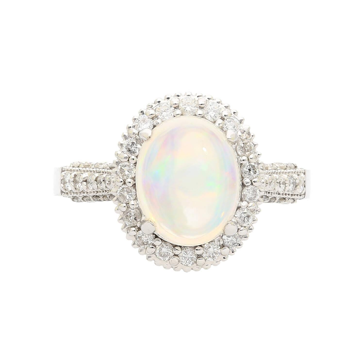 Anello da cattedrale in oro bianco 14K con opale ovale e diamanti da 2,52 carati