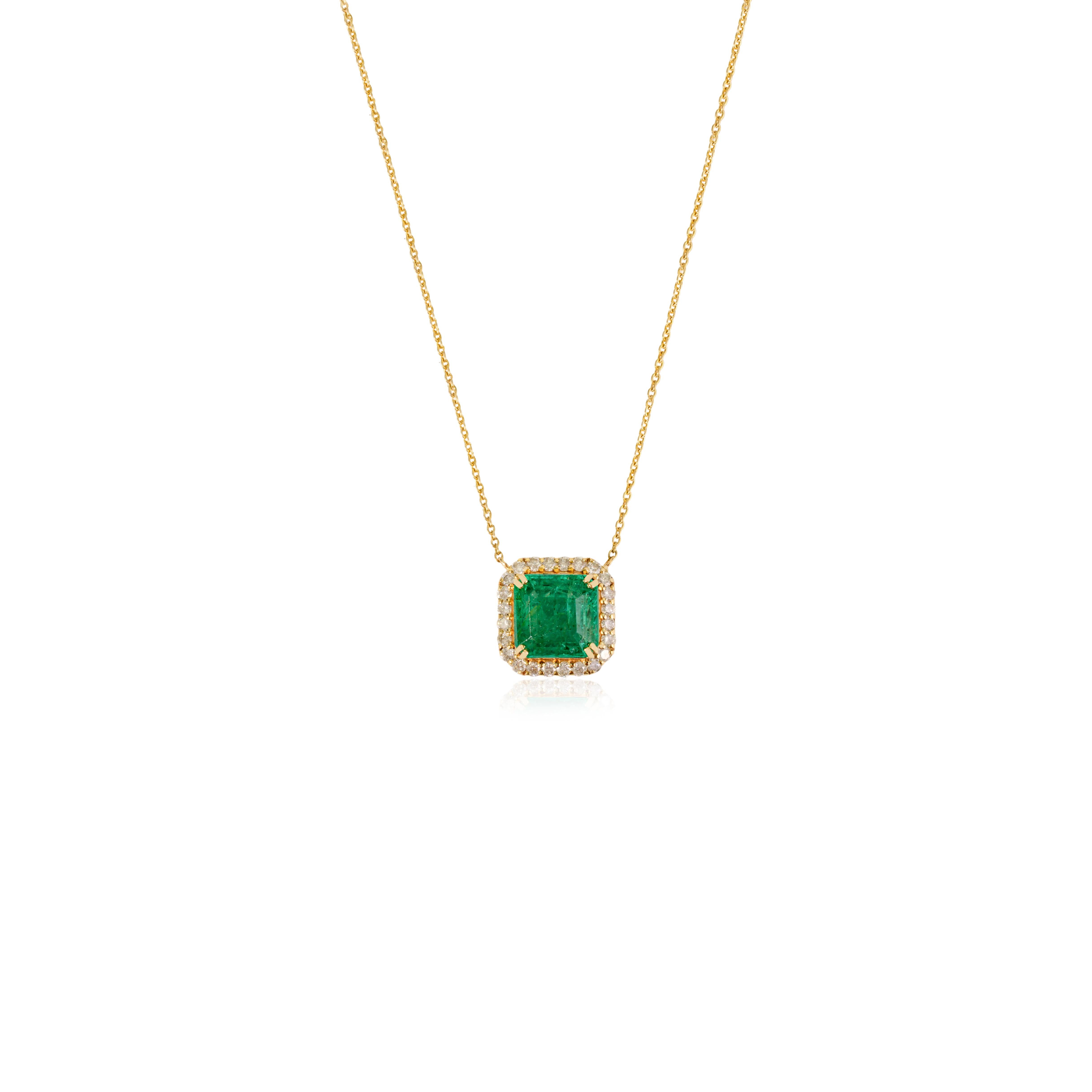 2.52 Carat Square-Cut Emerald Chain Necklace with Diamond Halo 14k Yellow Gold For Sale 3