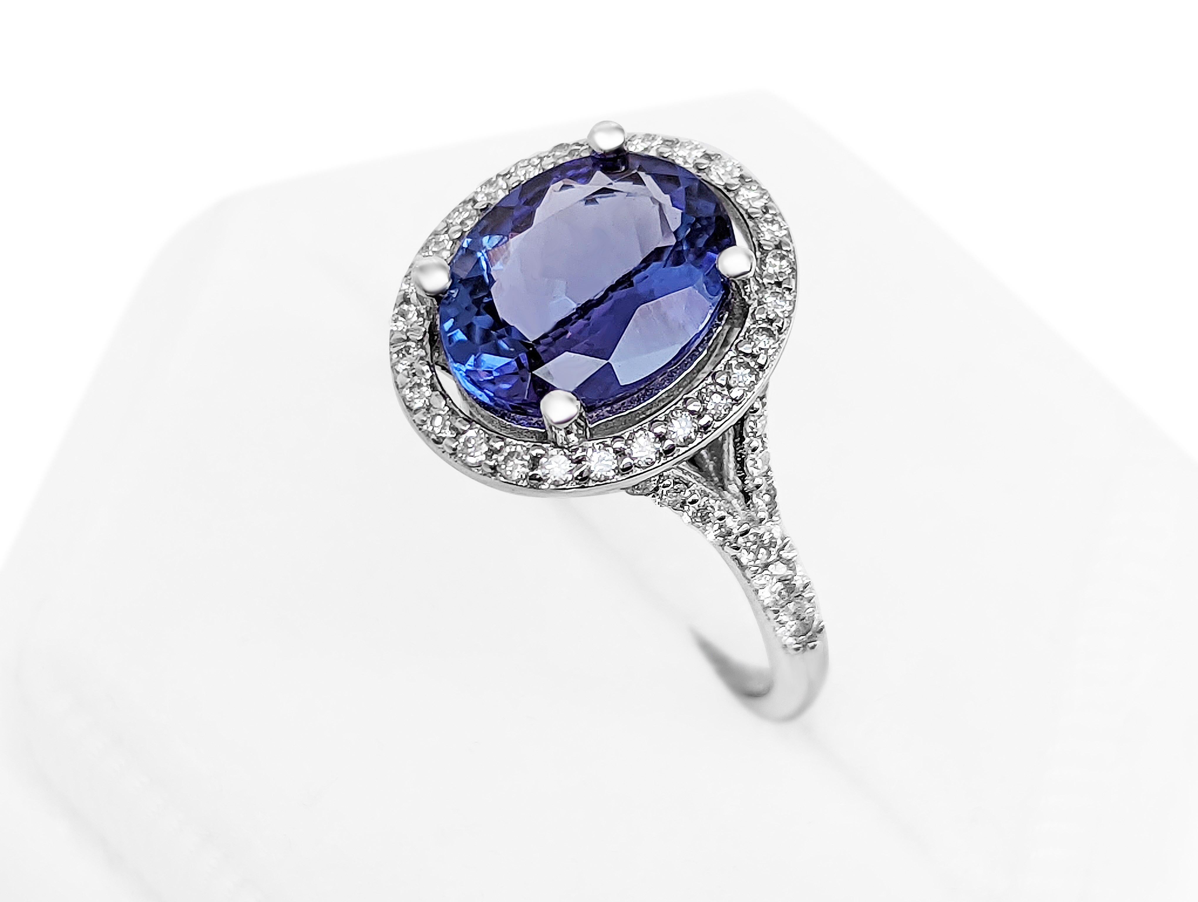 2.52 Carat Tanzanite and 0.40 Ct Diamonds, 14 Kt. White Gold, Ring In New Condition In Ramat Gan, IL