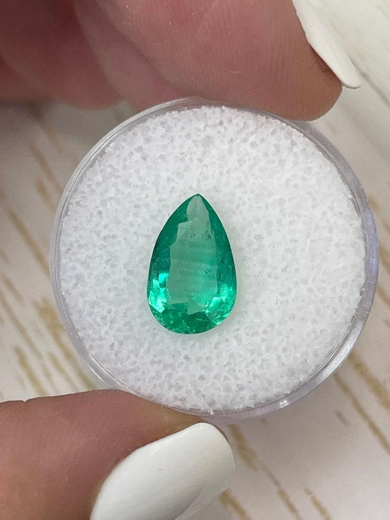 2,52 Karat Lebendig Grüner Kolumbianischer Smaragd - Birnenschliff Mai Geburtsstein Edelstein (Moderne) im Angebot