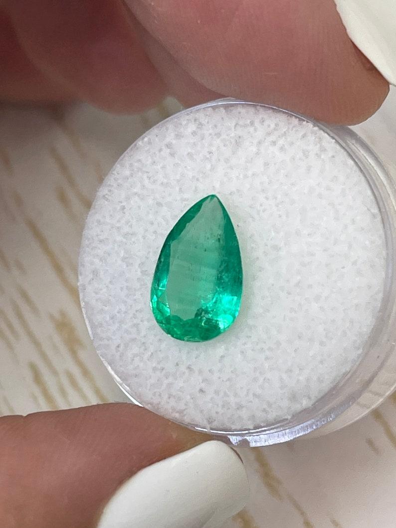 2,52 Karat Lebendig Grüner Kolumbianischer Smaragd - Birnenschliff Mai Geburtsstein Edelstein (Tropfenschliff) im Angebot