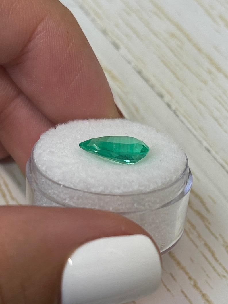 2,52 Karat Lebendig Grüner Kolumbianischer Smaragd - Birnenschliff Mai Geburtsstein Edelstein im Angebot 1