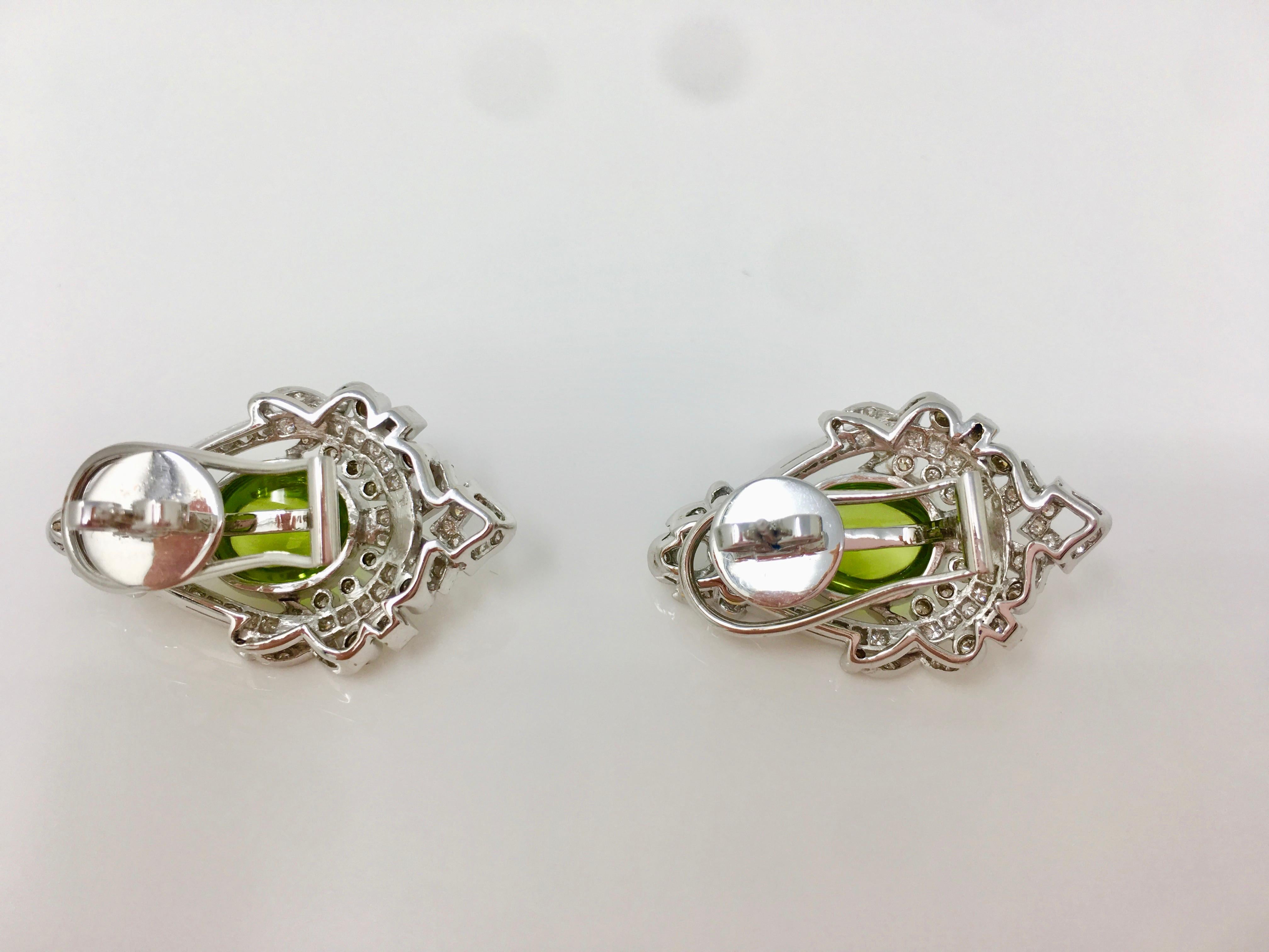 2,52 Karat weißer runder Brillant-Diamant und 17,34 Karat Peridot-Anhänger-Set. (Rundschliff) im Angebot